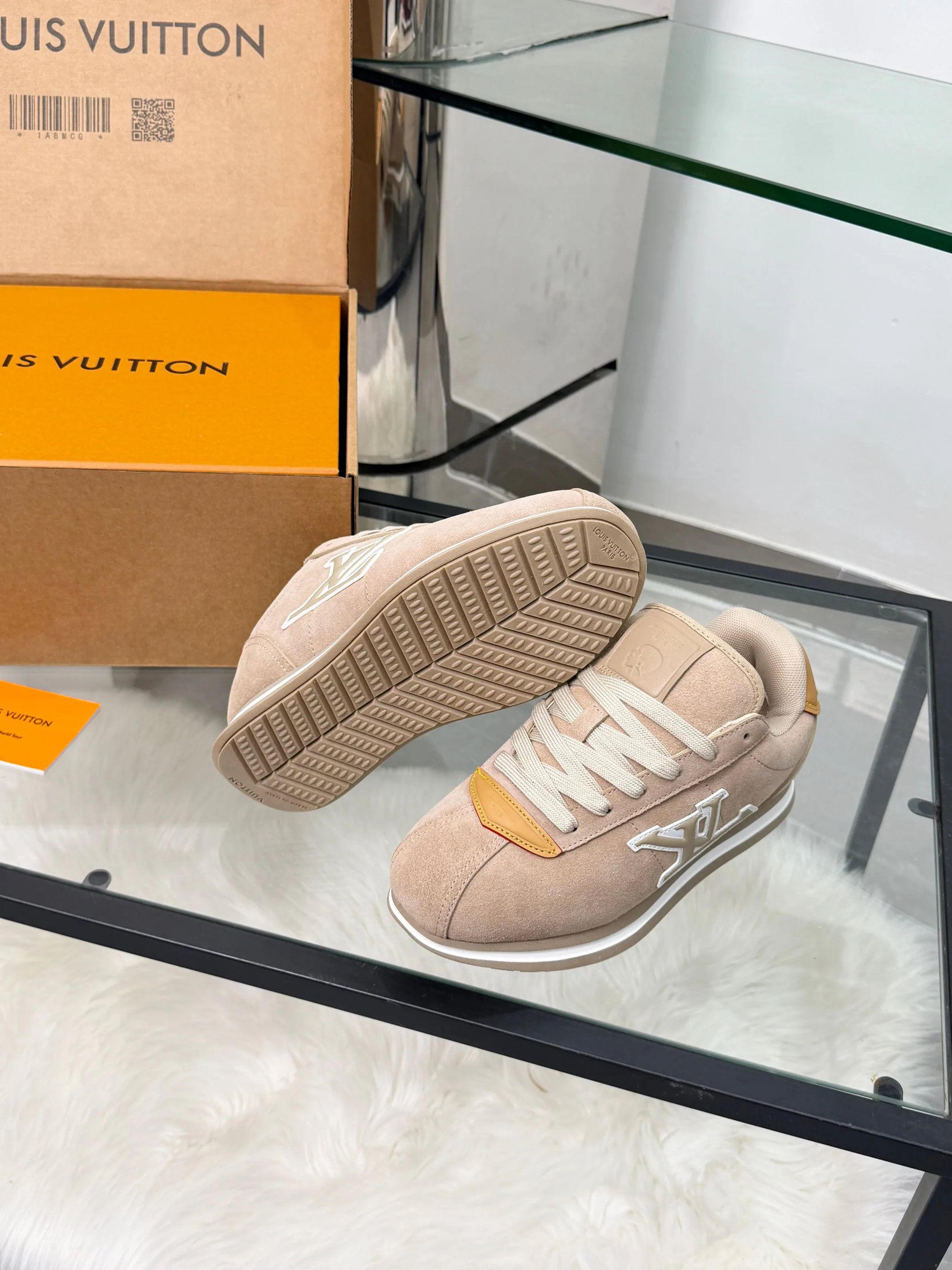 Кроссовки Женские Louis Vuitton 18417398