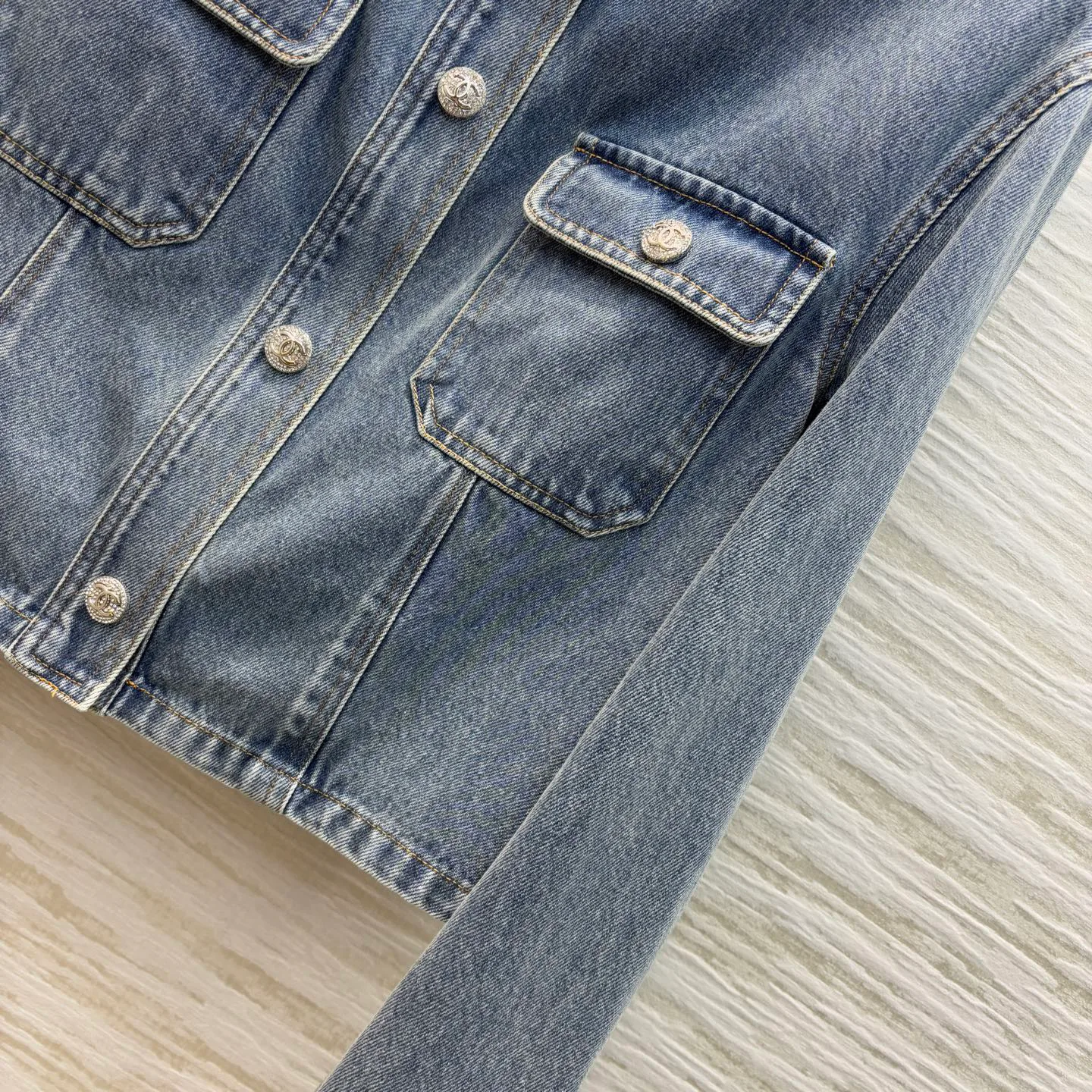 Куртки И Пуховики Женские Chanel 16968