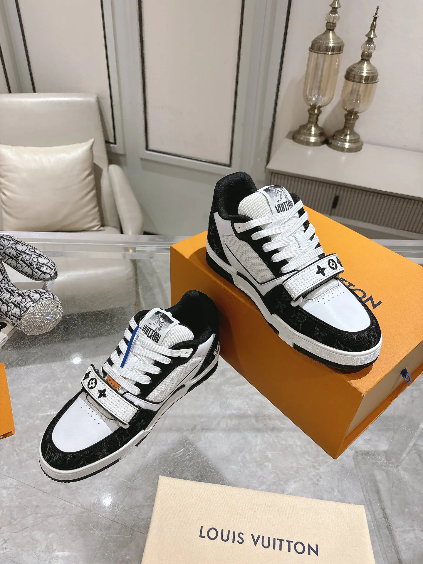 Кроссовки Женские Louis Vuitton 4302