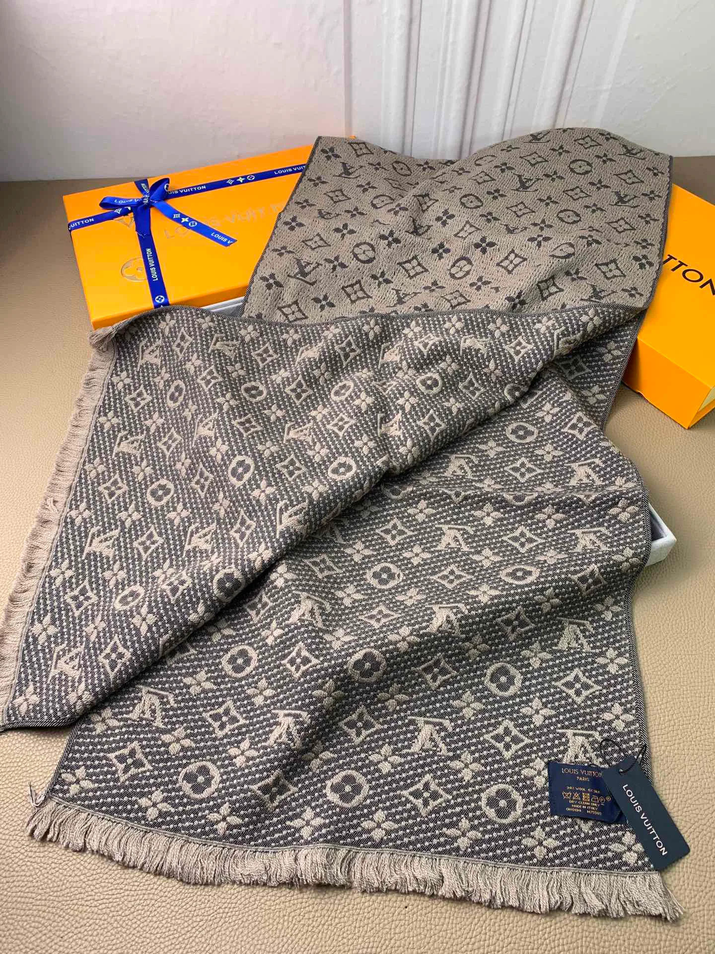 Шарфы Louis Vuitton 18525766