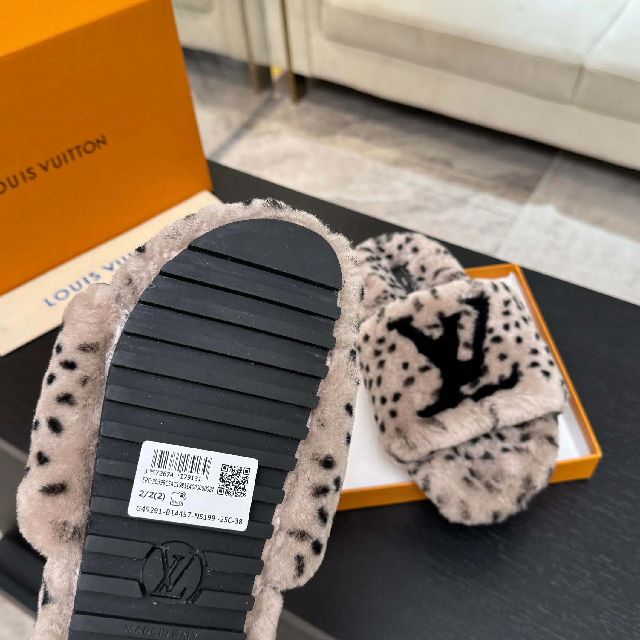 Тапочки Женские Louis Vuitton 18062767
