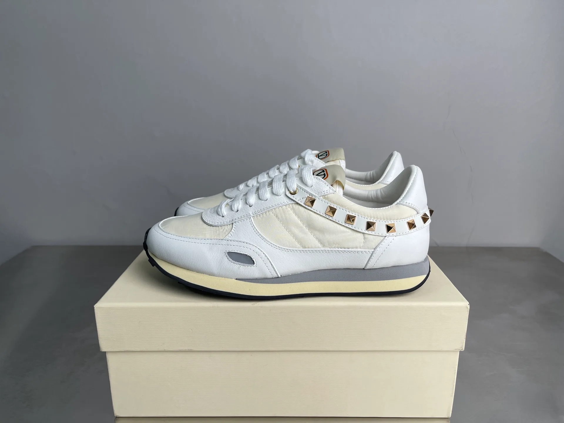 Кроссовки Женские Valentino 18038999