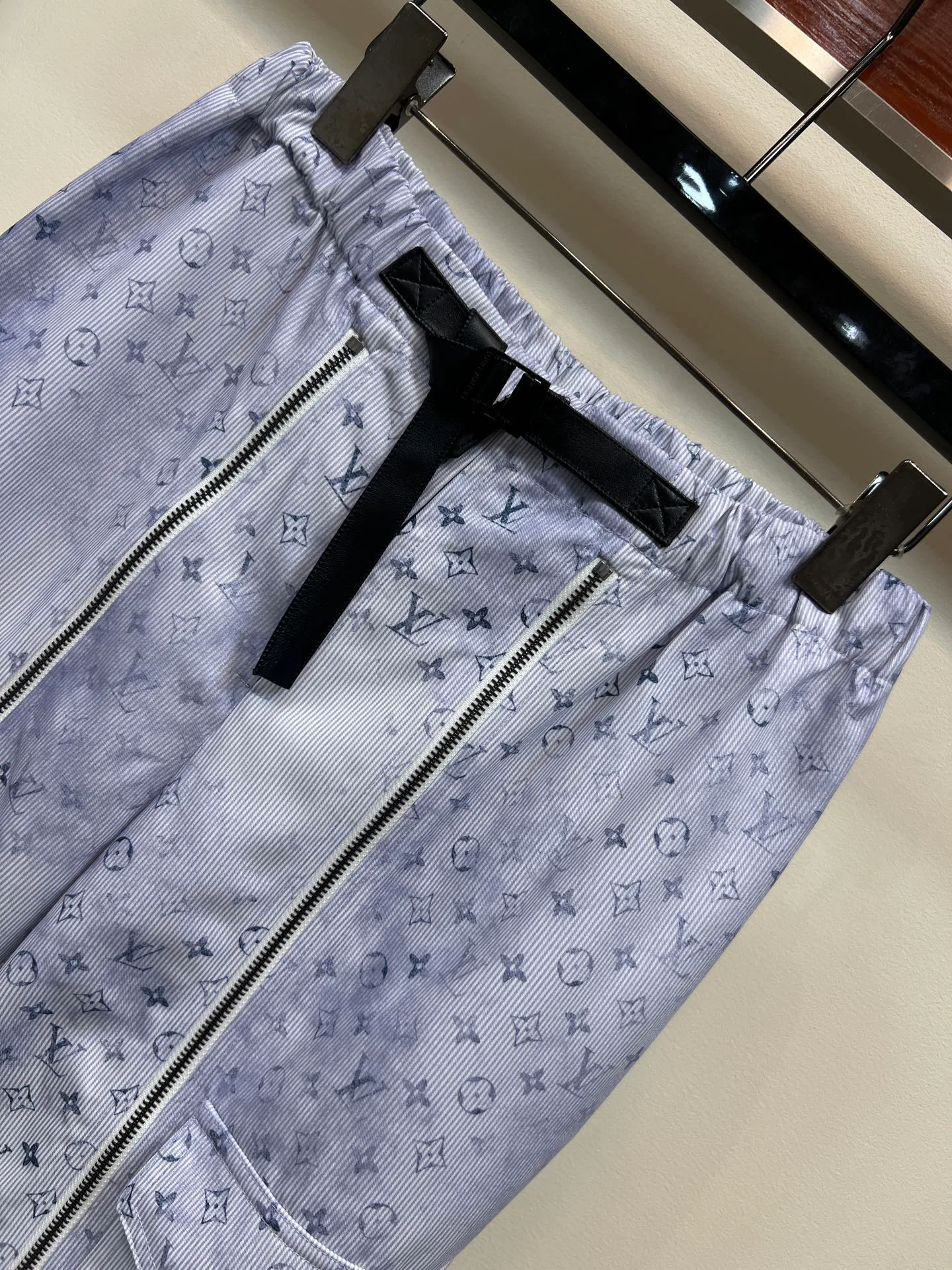 Брюки Женские Louis Vuitton 11638610