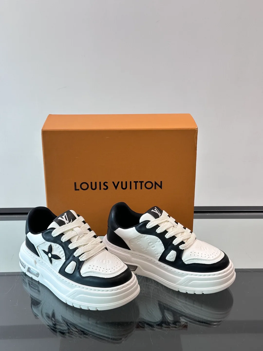Кроссовки Мужские Louis Vuitton 18754301