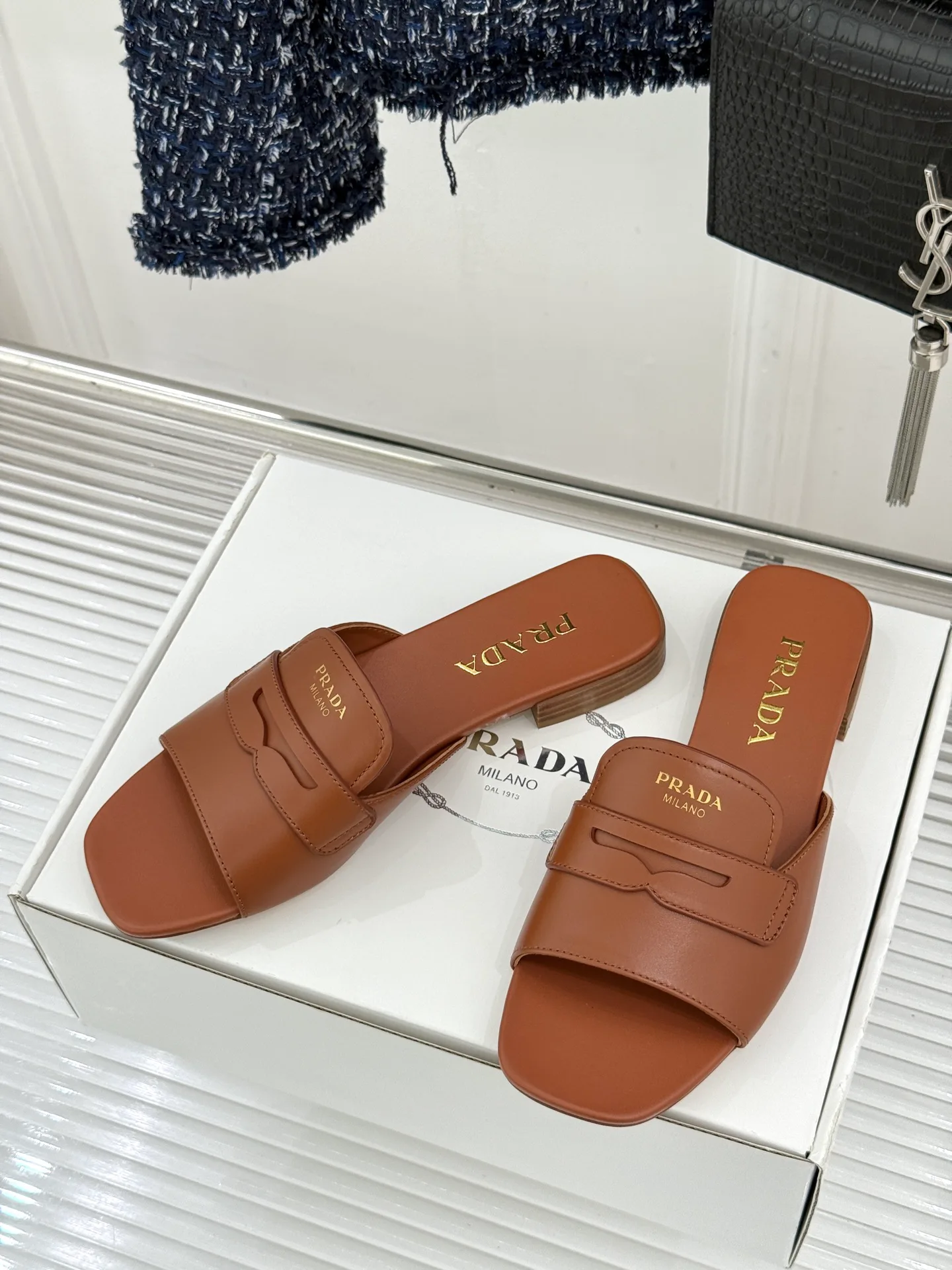 Шлепанцы Женские Prada 12632989