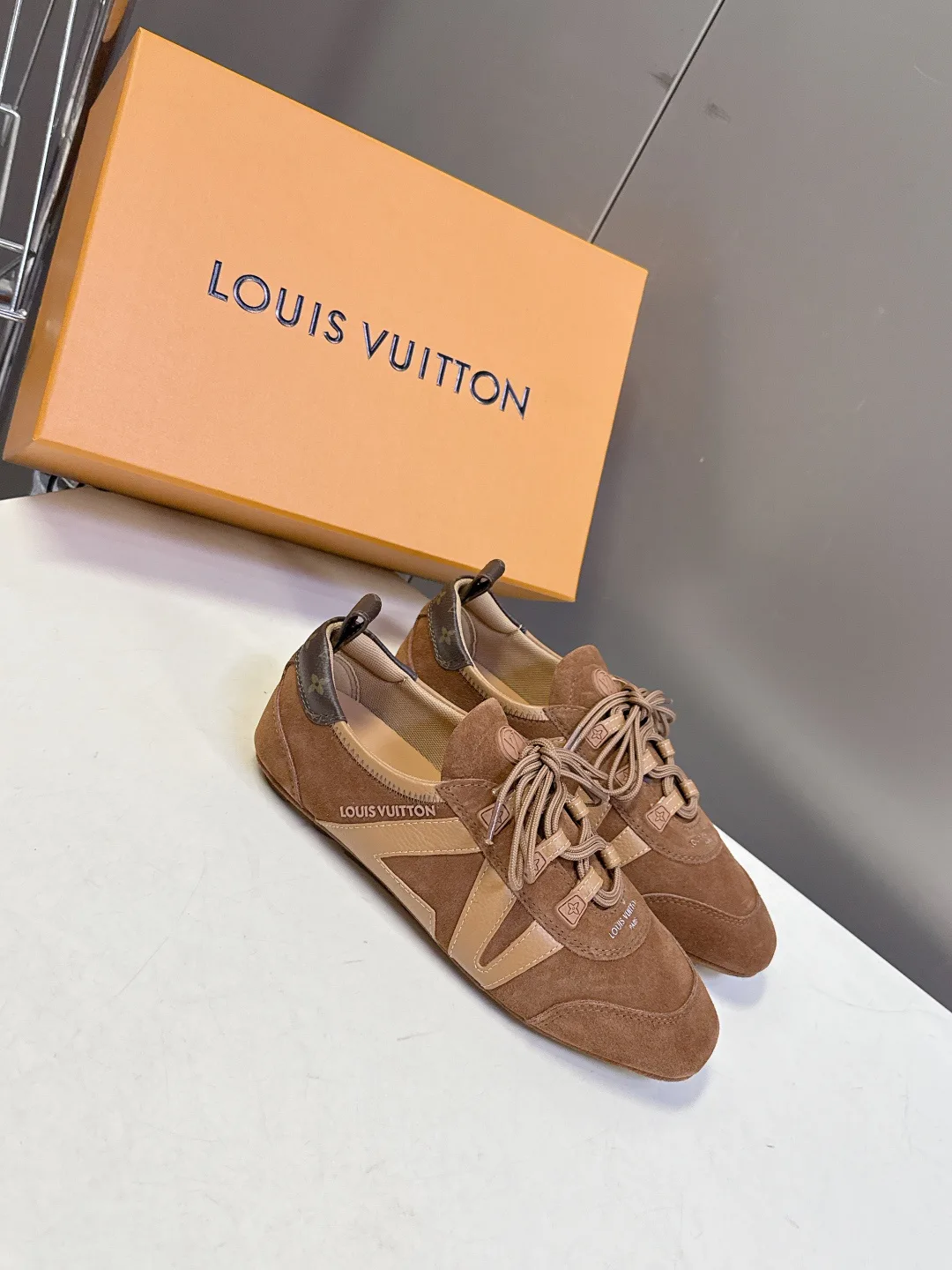 Кроссовки Женские Louis Vuitton 13370946