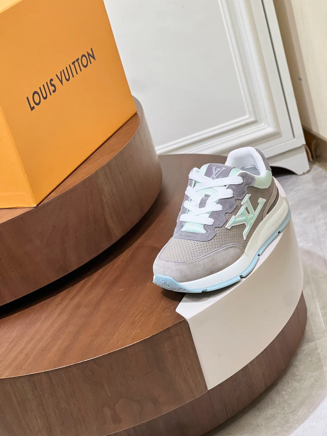 Кроссовки Мужские Louis Vuitton 17460372