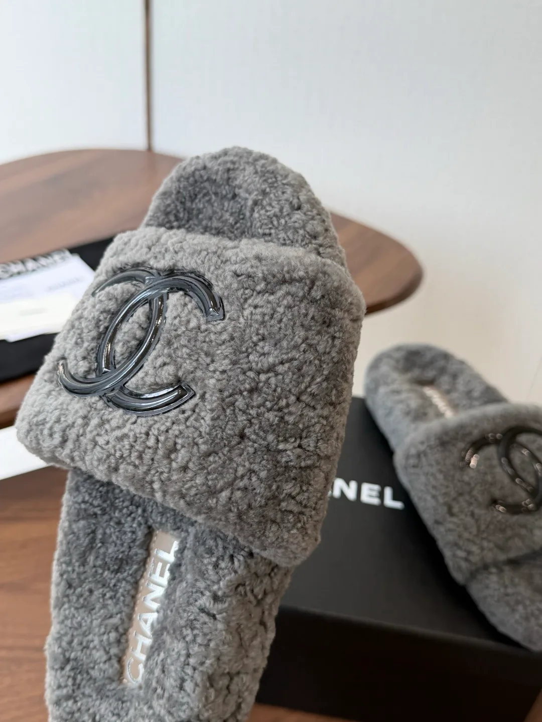 Тапочки Женские Chanel 18357265