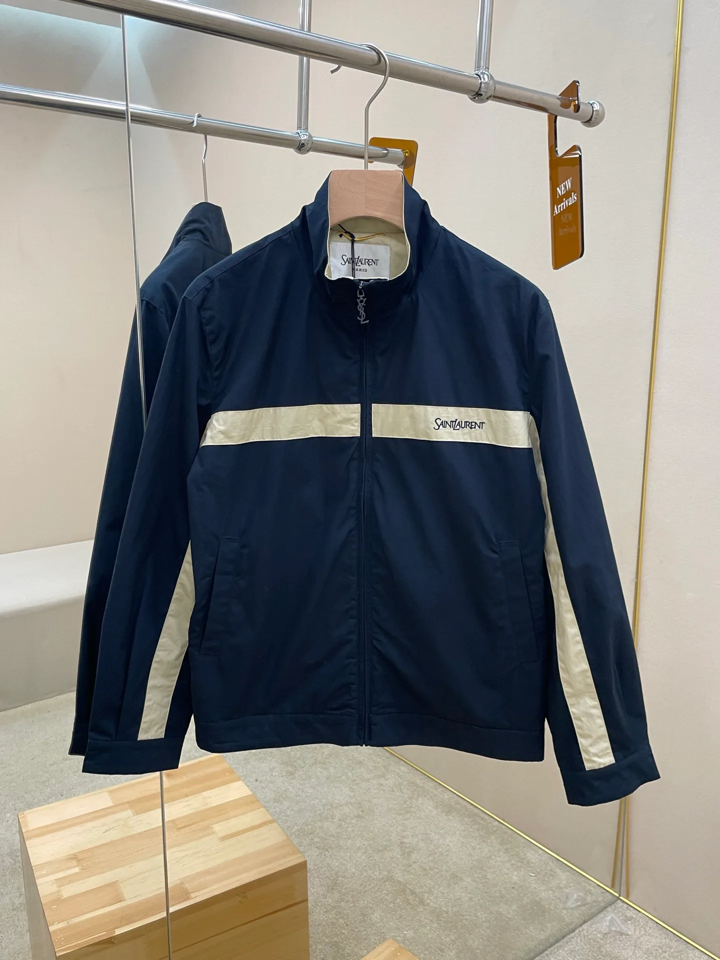 Куртки И Пуховики Женские Saint Laurent 18285803