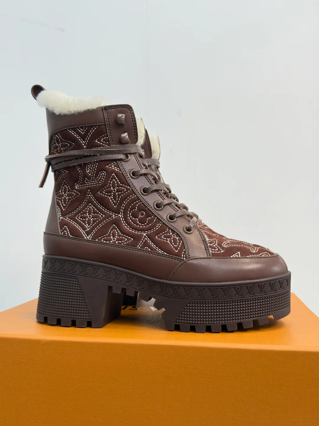 Ботинки Женские Louis Vuitton 18741684