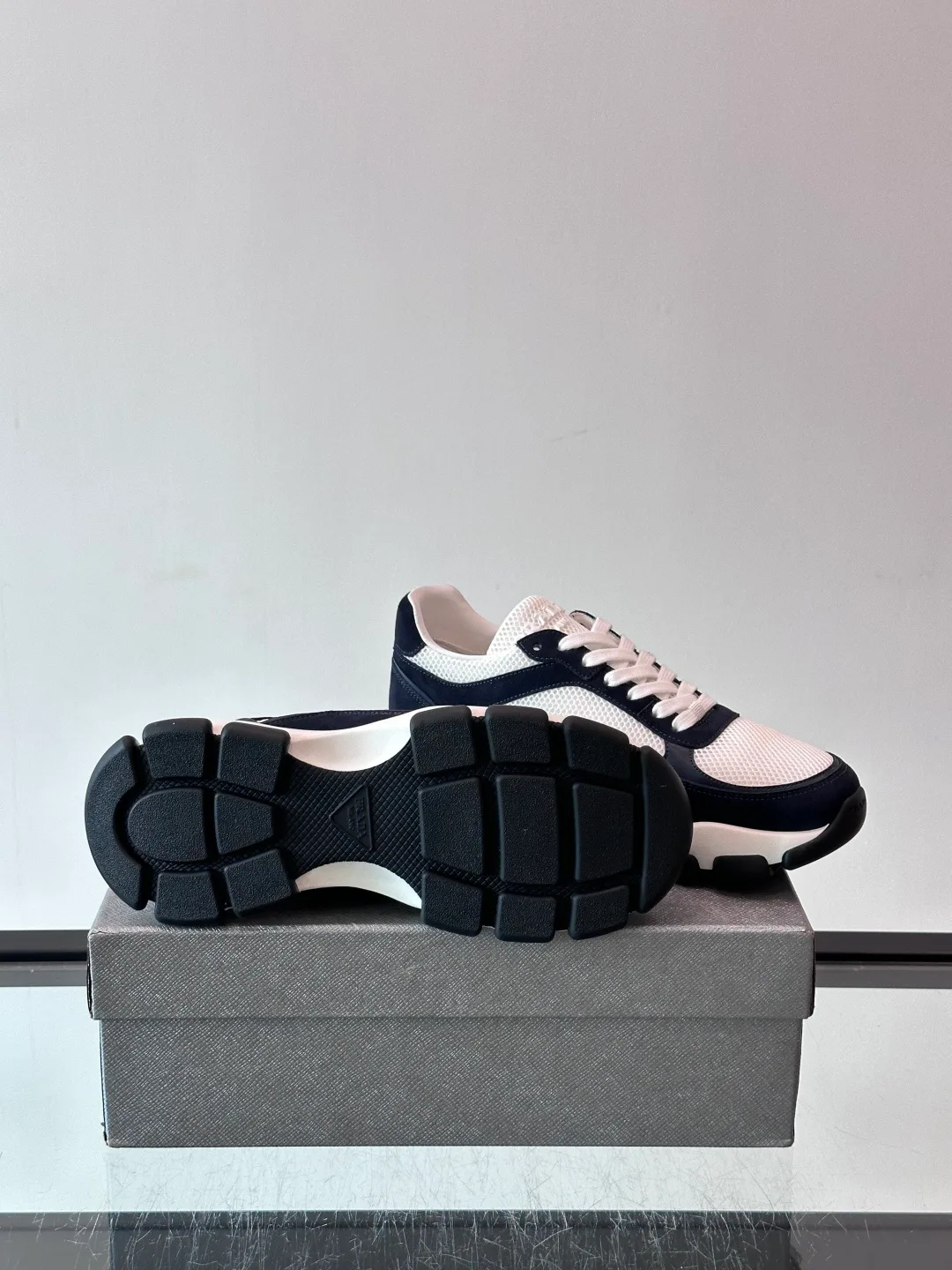 Кроссовки Женские Prada 18449473