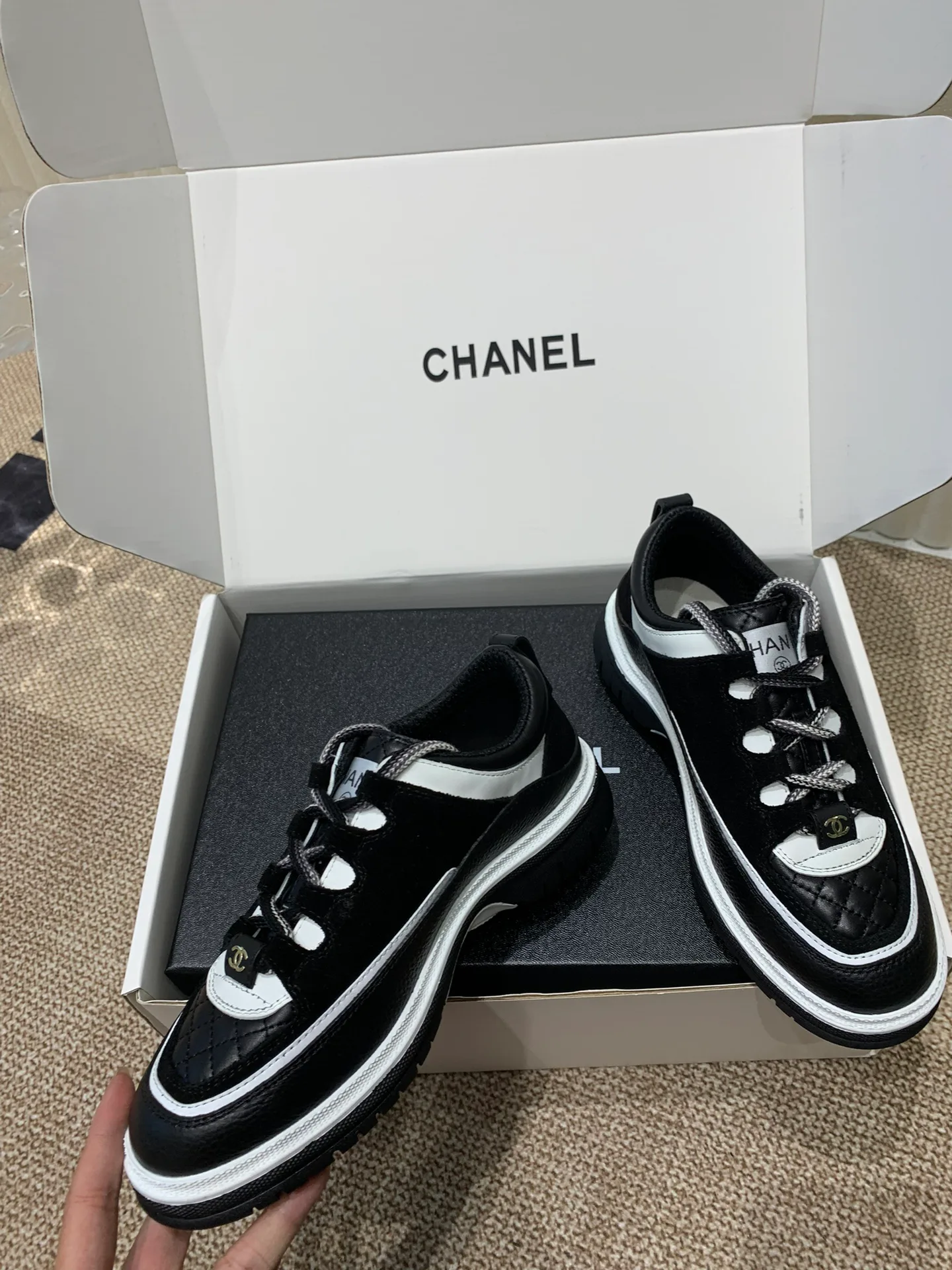 Кроссовки Женские Chanel 18677741