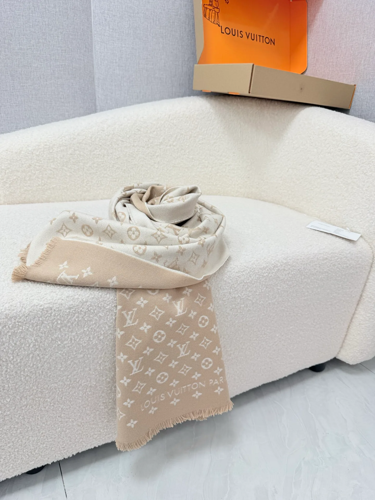 Шарфы Louis Vuitton 18627340