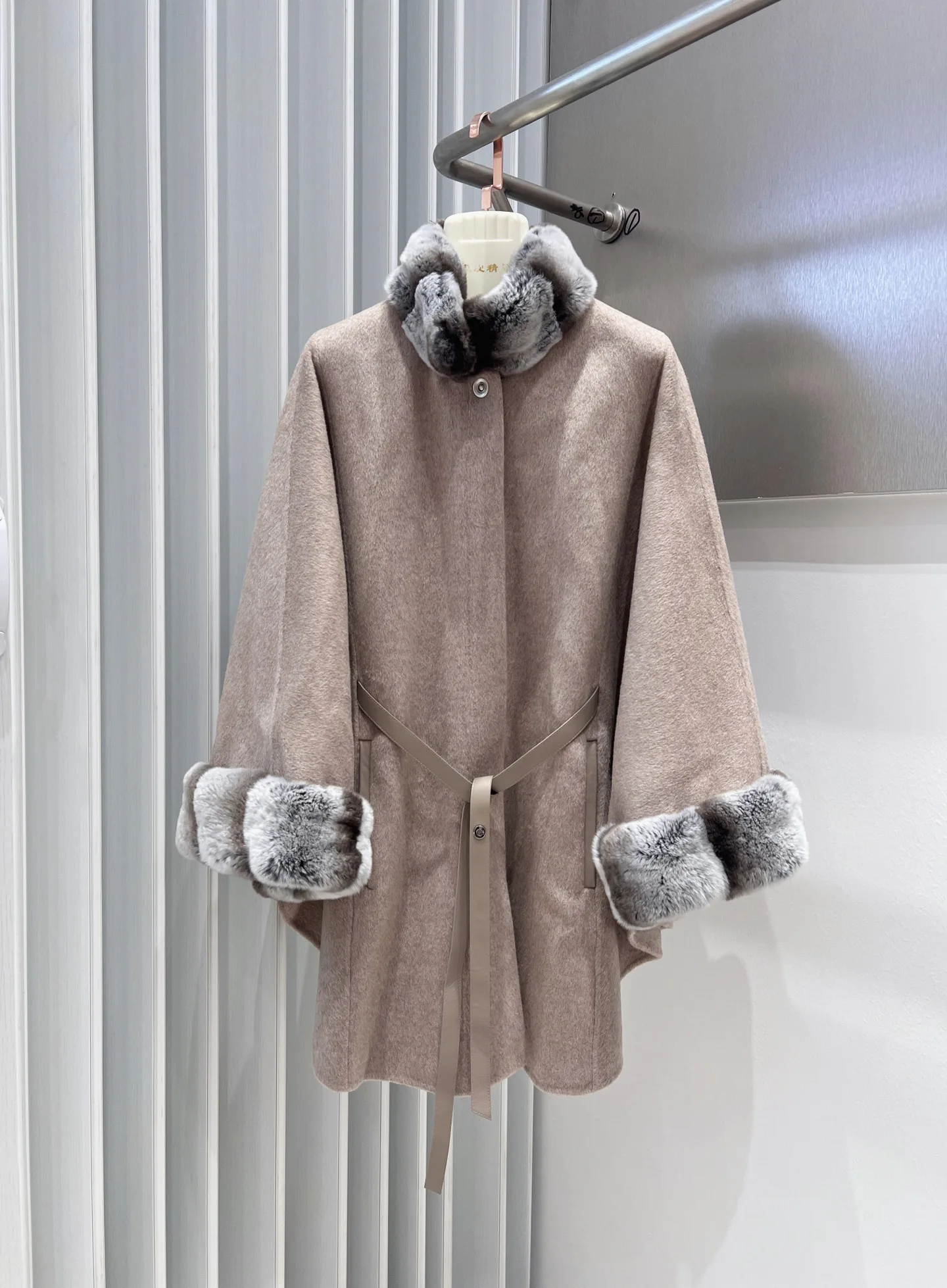 Пальто Женские Loro Piana 19595608