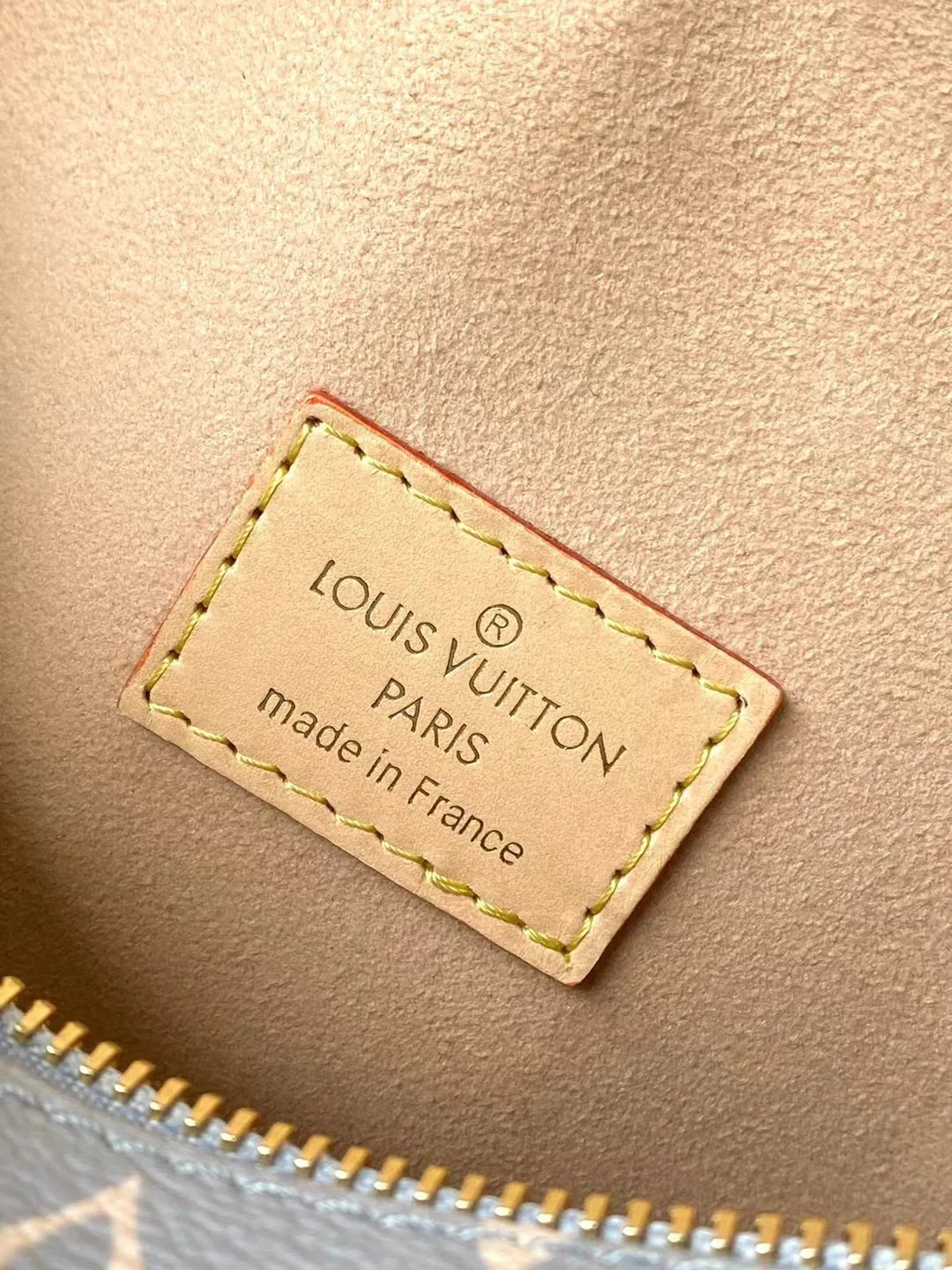 Классические Сумки Женские Louis Vuitton 18227604