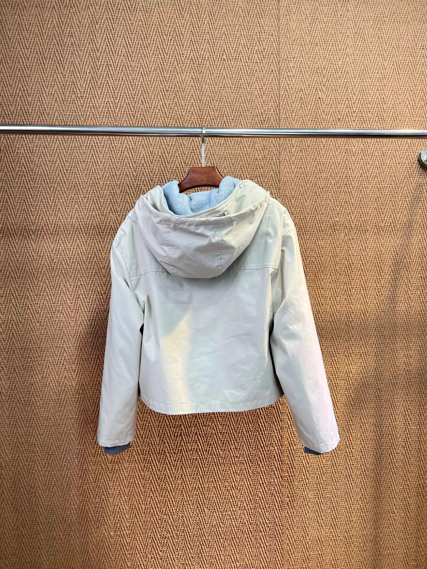 Куртки И Пуховики Женские Miu Miu 18324213