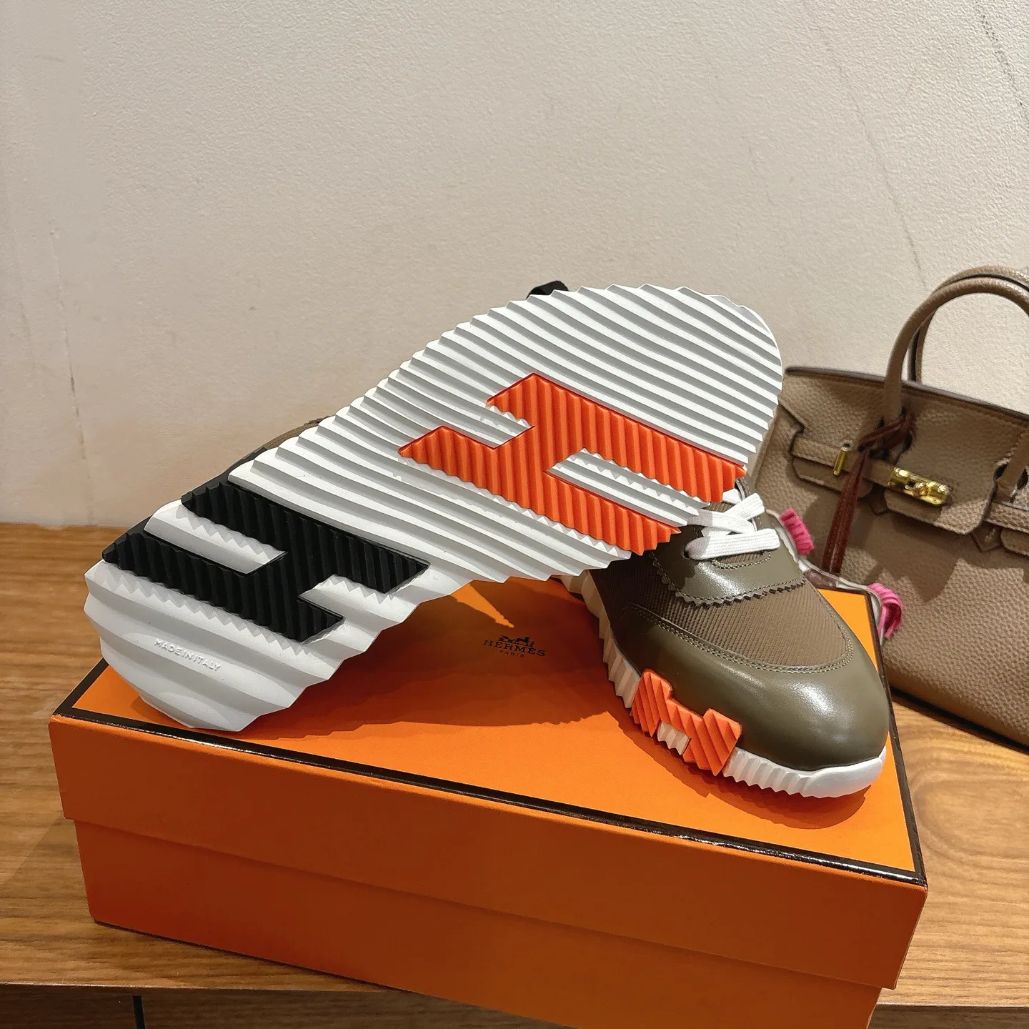 Кроссовки Женские Hermes 18729609