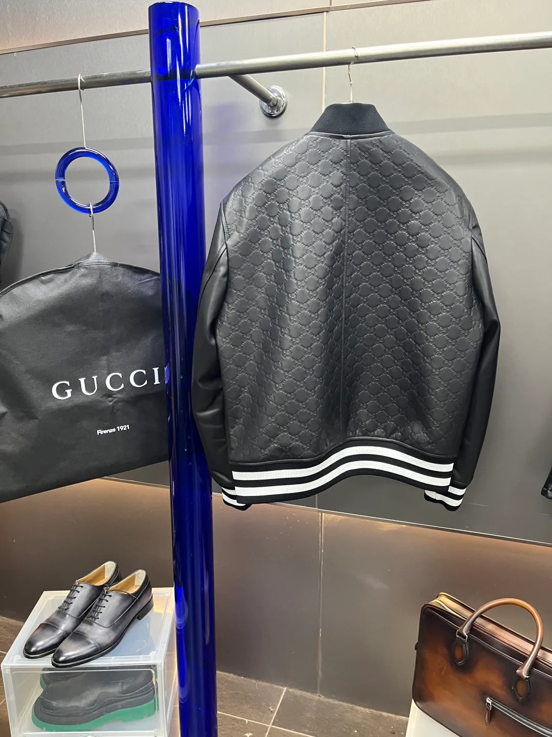 Кожаные Куртки И Дублёнки Мужские Gucci 444239