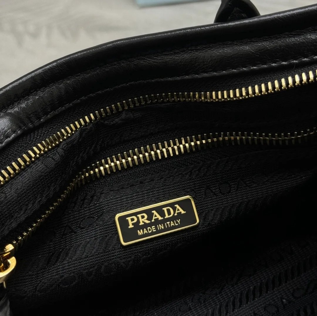 Классические Сумки Женские Prada 11682146