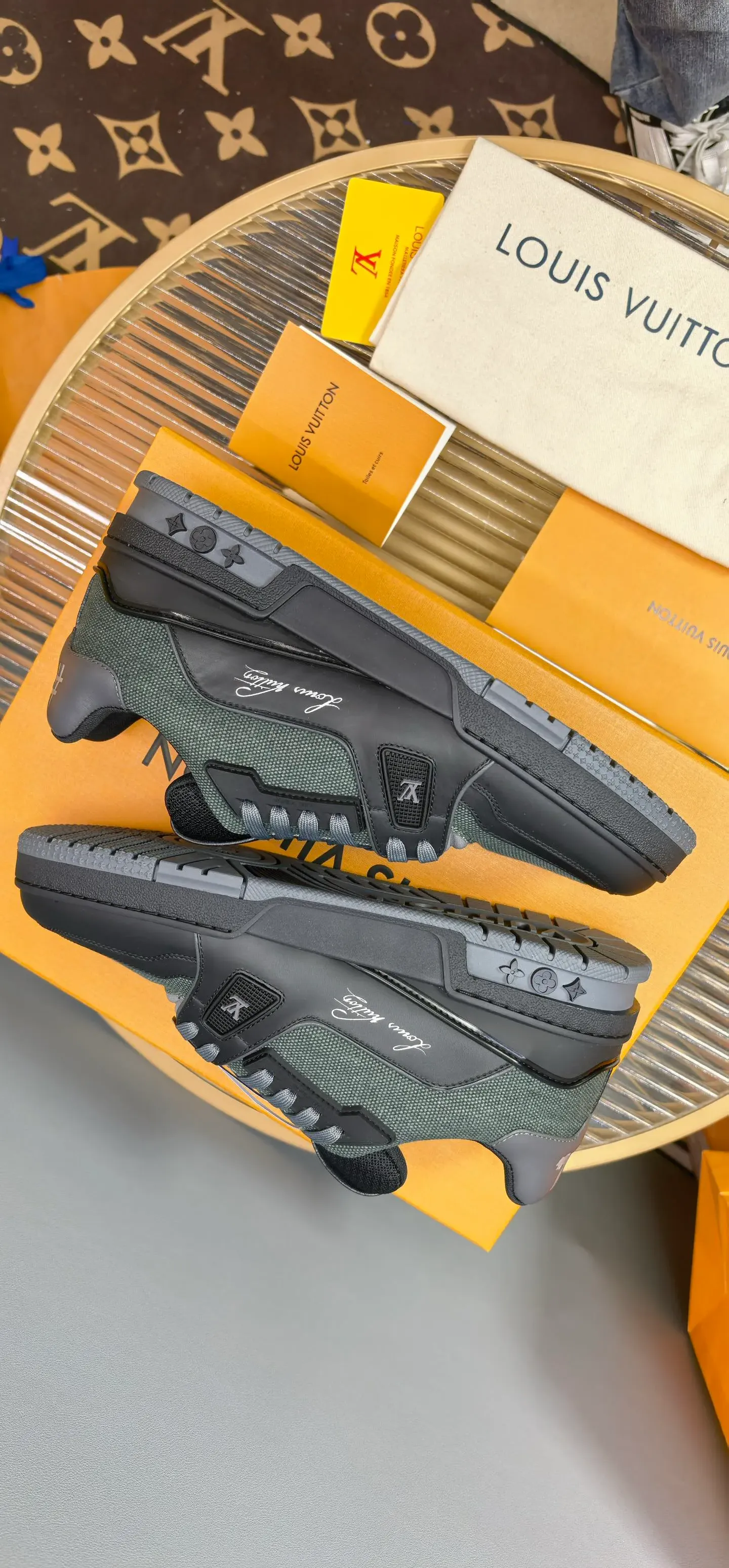 Кроссовки Женские Louis Vuitton 374011