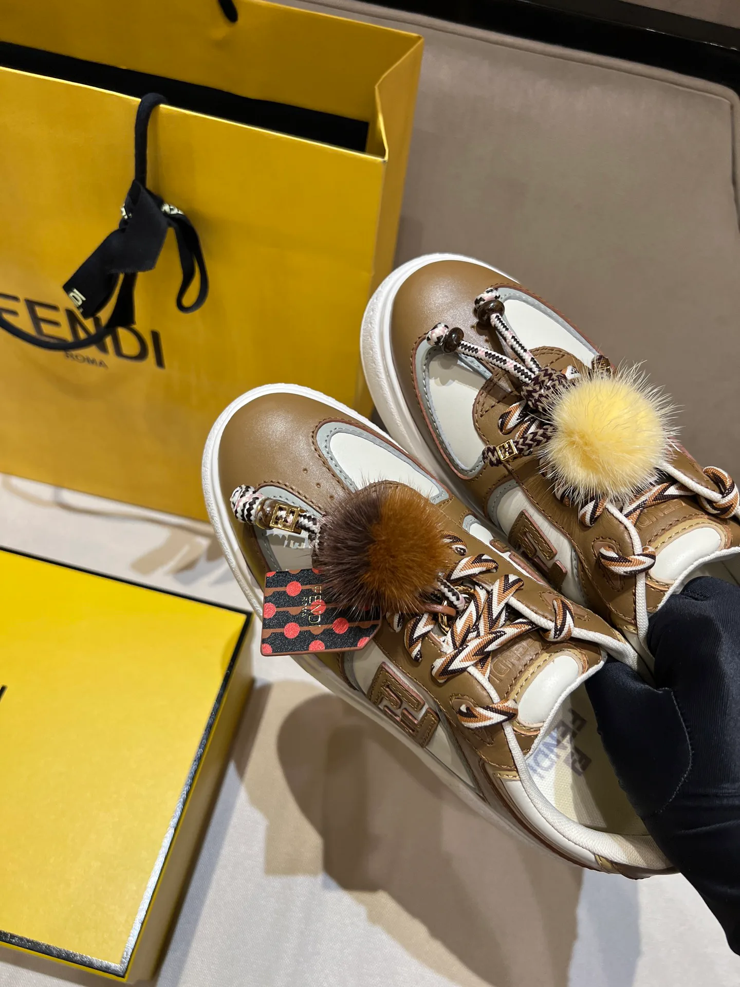 Кроссовки Женские Fendi 18020657