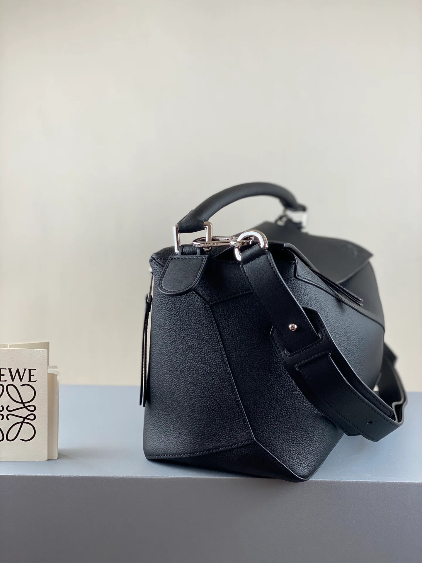 Классические Сумки Женские Loewe 18177572