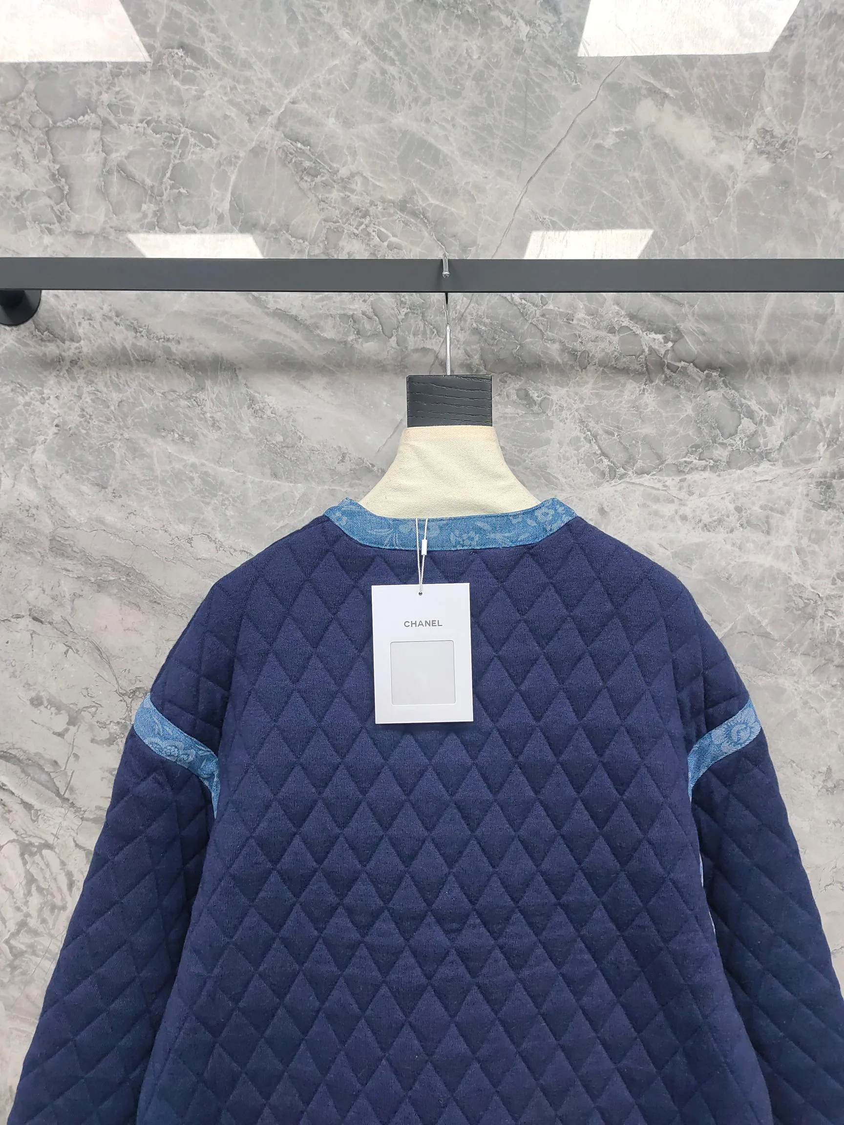 Куртки И Пуховики Женские Chanel 18743609