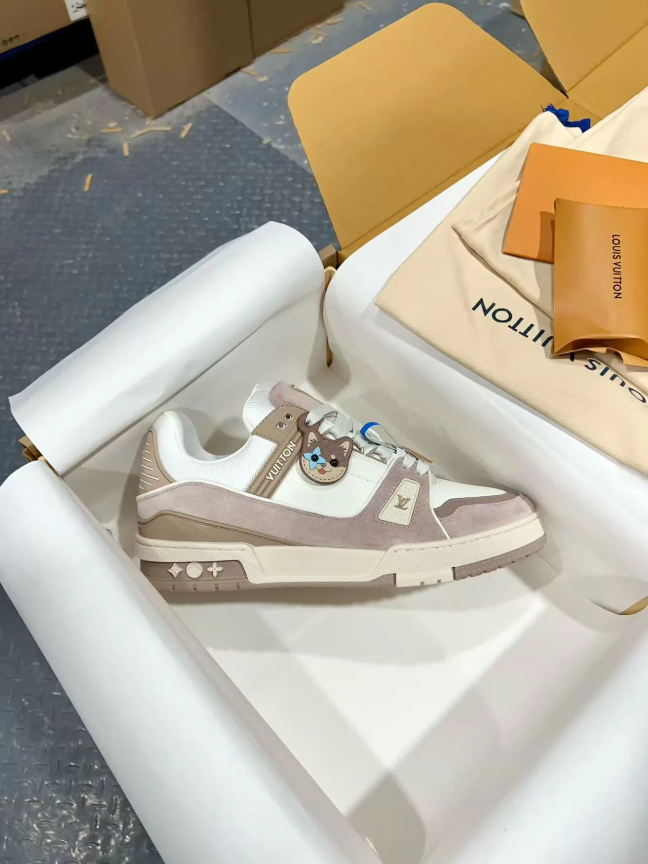 Кроссовки Женские Louis Vuitton 18170736