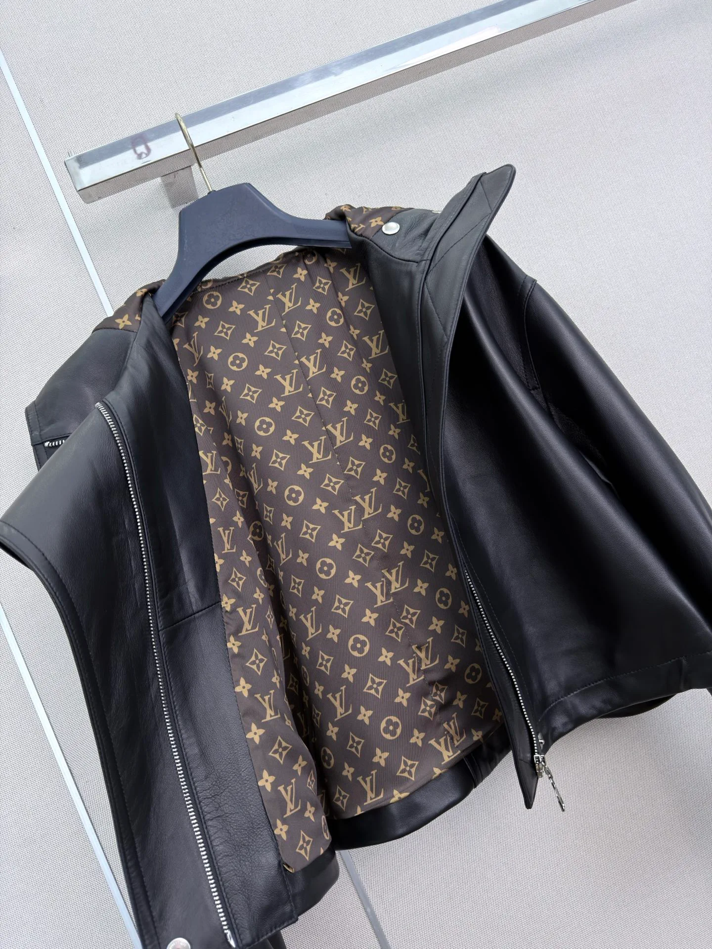 Кожаные Куртки И Дублёнки Женские Louis Vuitton 18113275