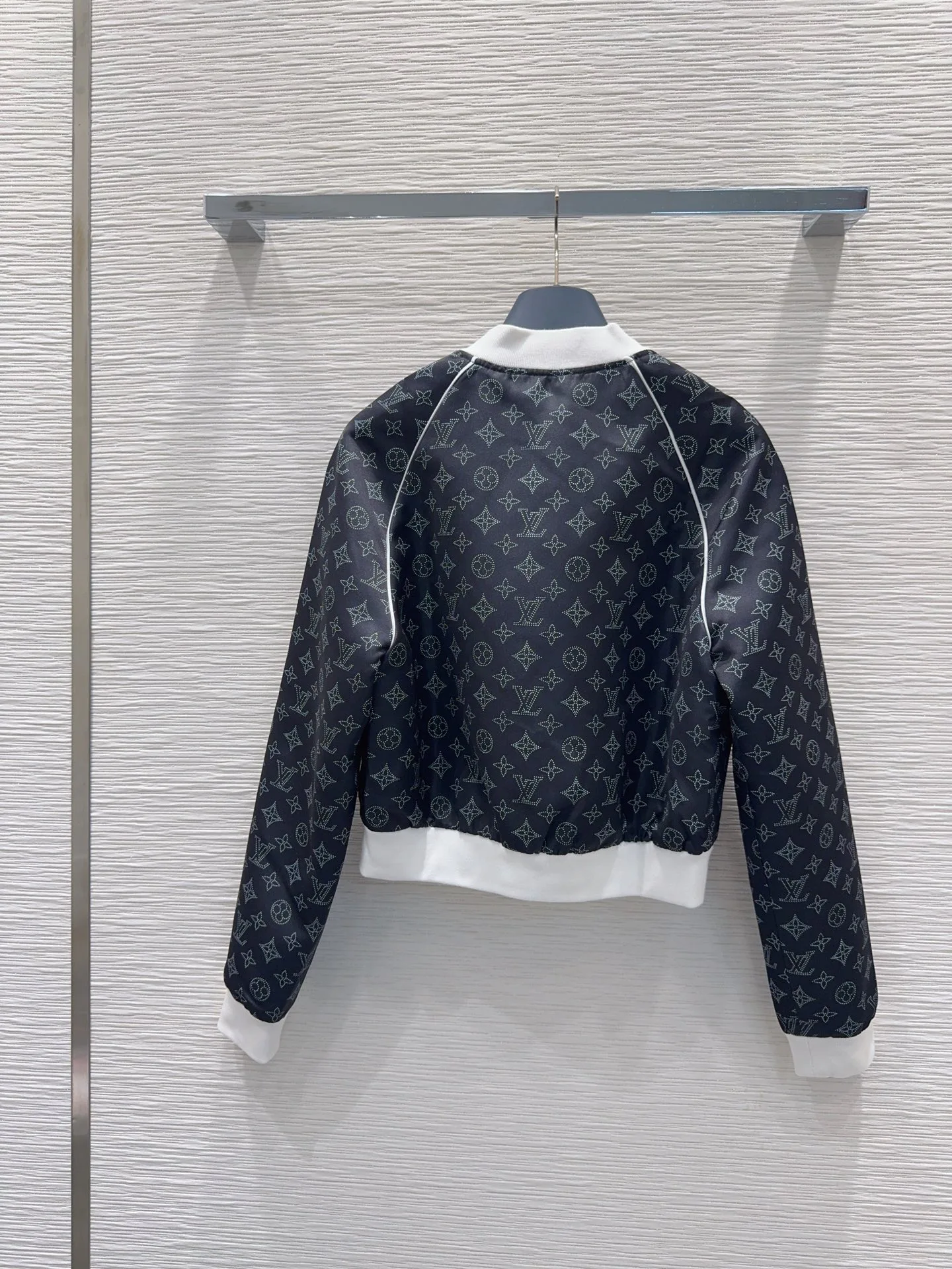 Куртки И Пуховики Женские Louis Vuitton 19530966