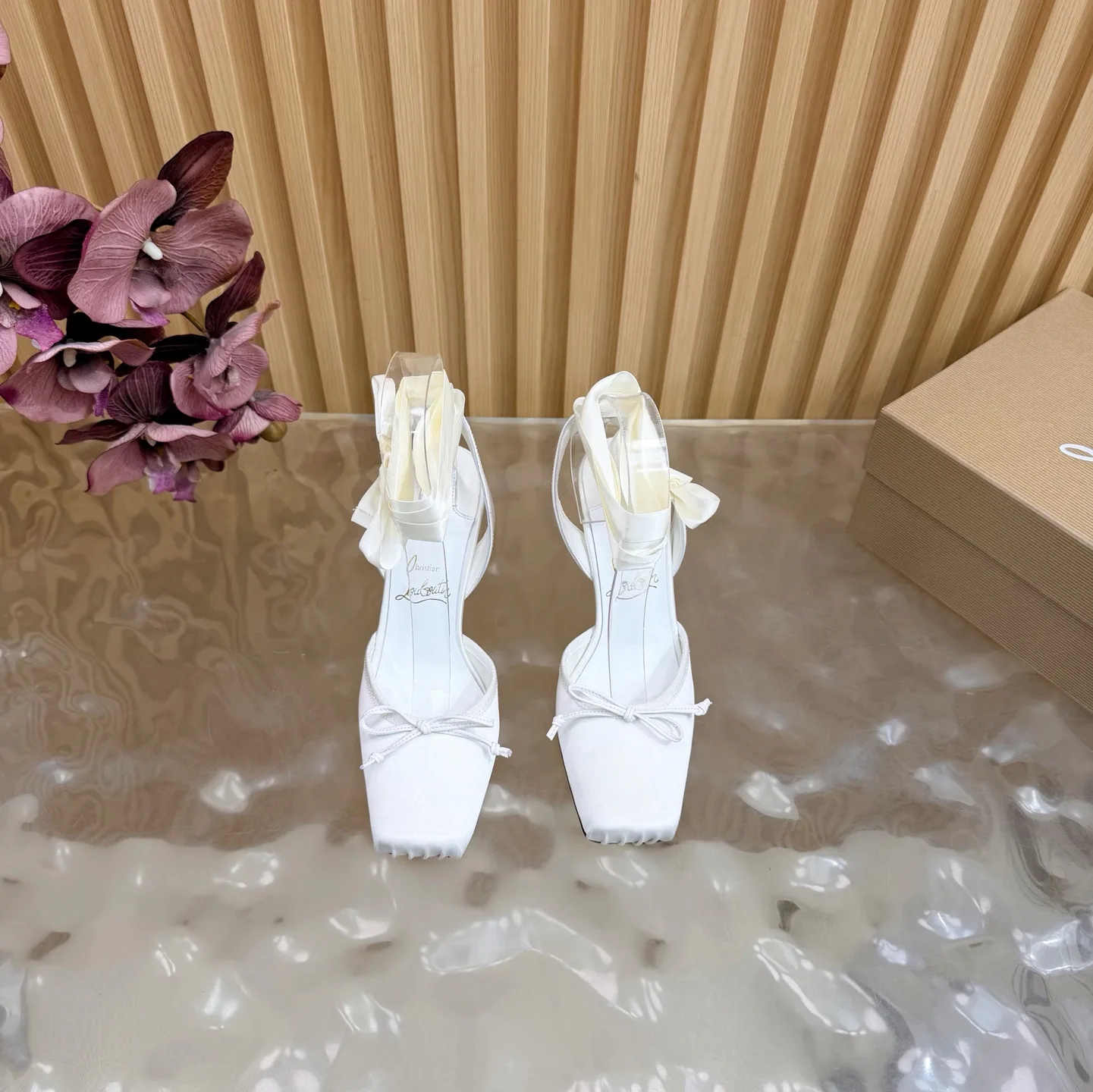 Туфли Женские Christian Louboutin 9396023