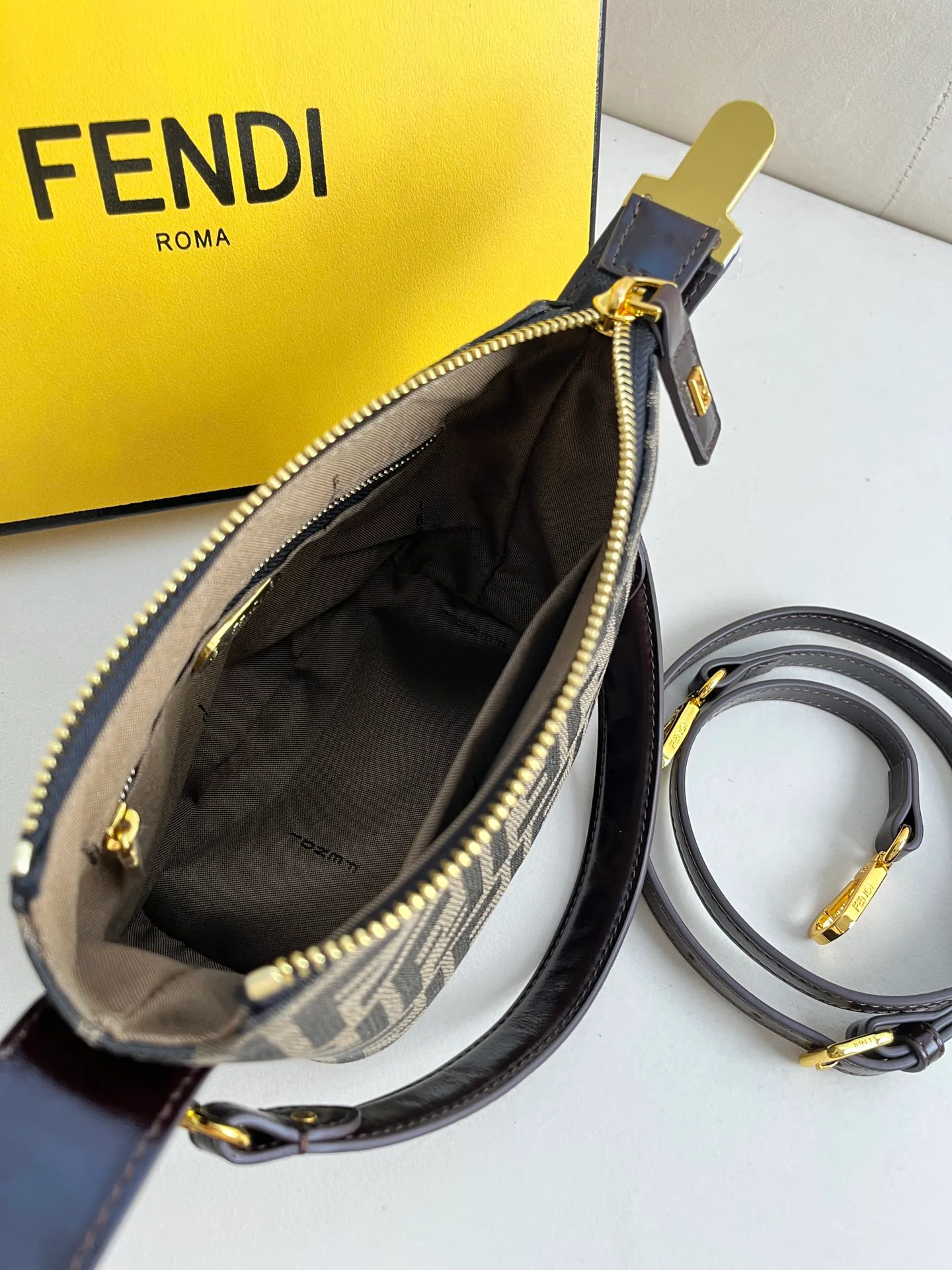 Классические Сумки Женские Fendi 1377454