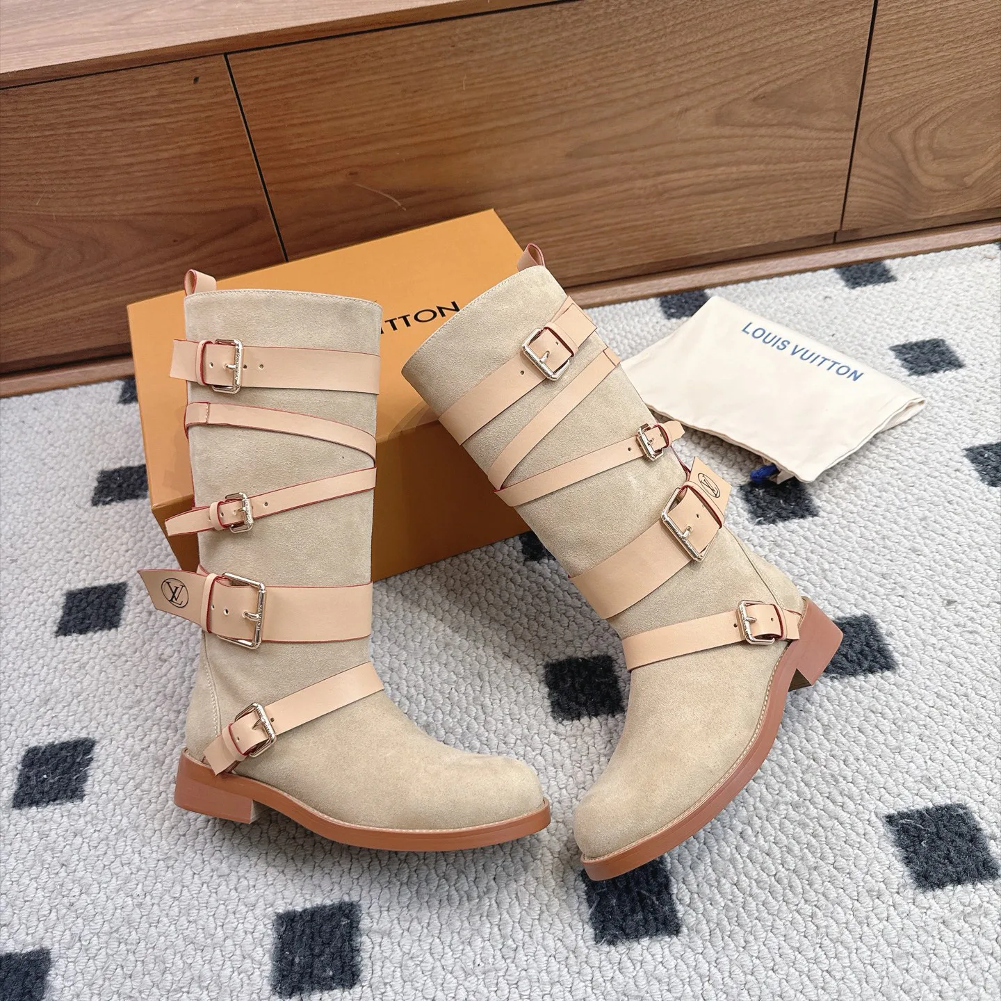 Ботинки Женские Louis Vuitton 18025520