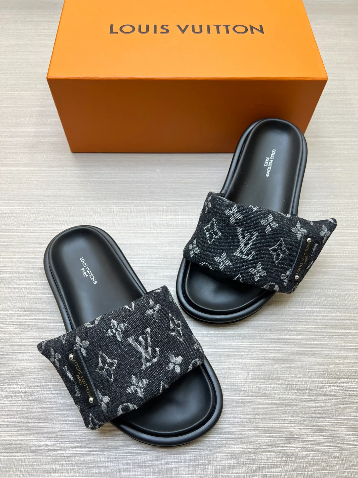 Шлепанцы Женские Louis Vuitton 9801567