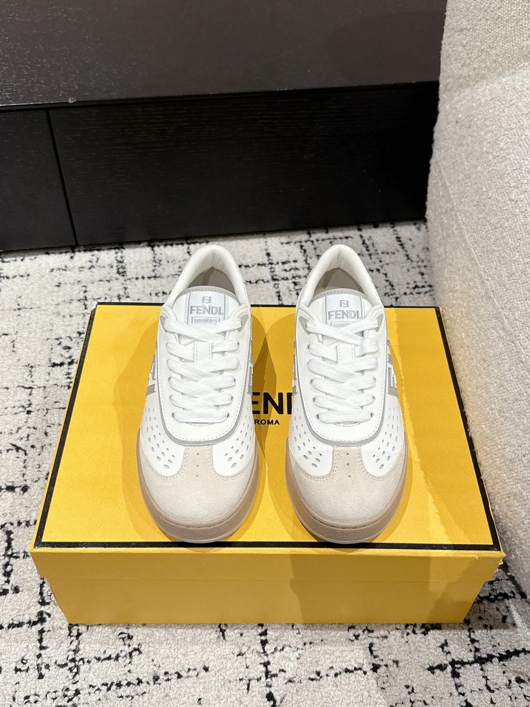 Кроссовки Женские Fendi 11567535