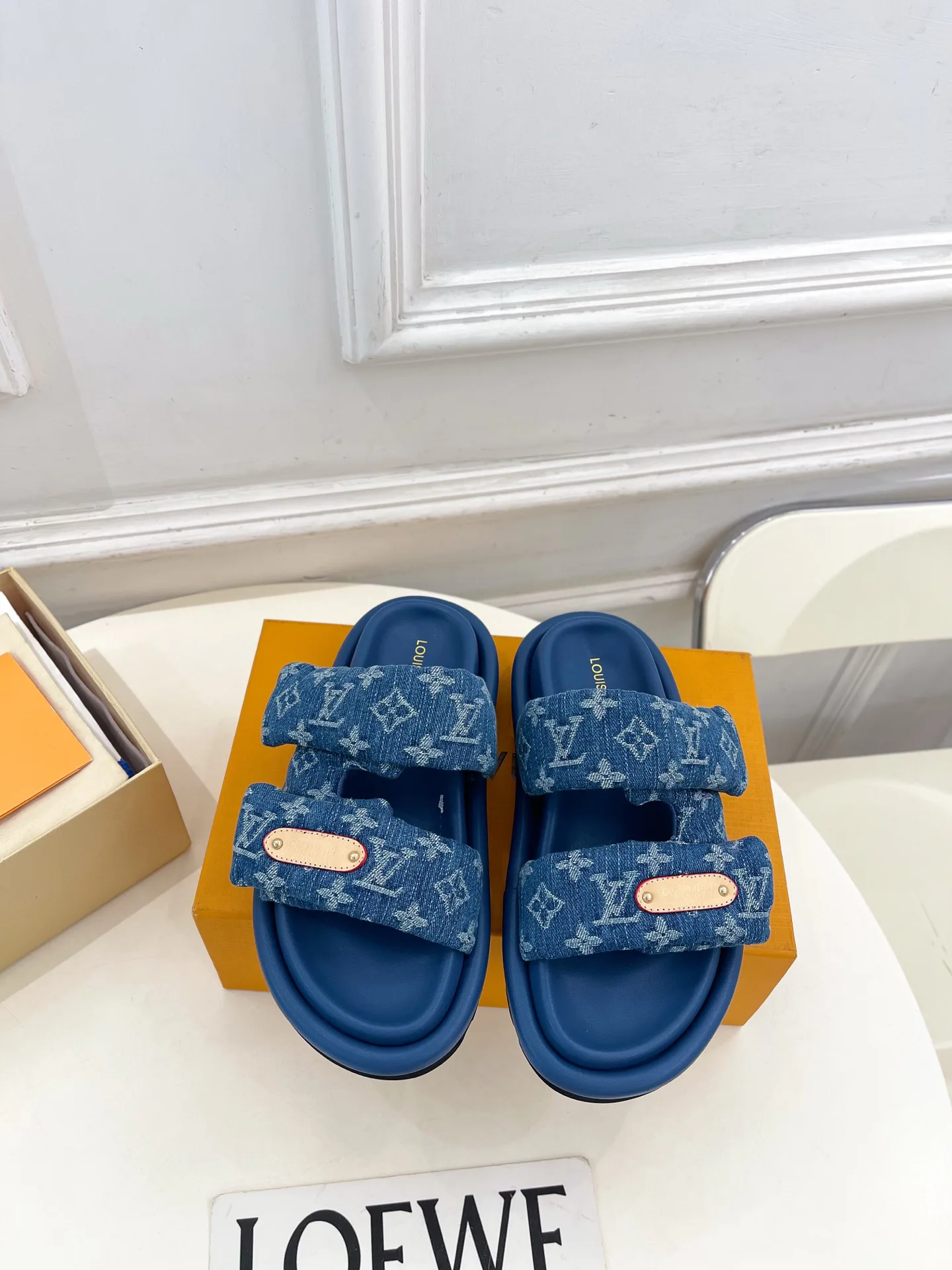 Шлепанцы Женские Louis Vuitton 13590986
