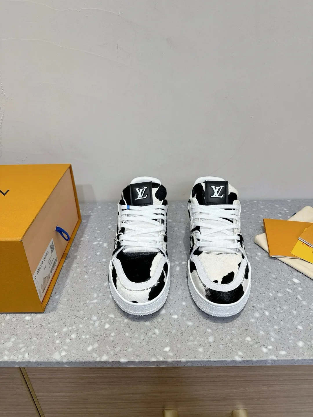 Кроссовки Женские Louis Vuitton 1894816