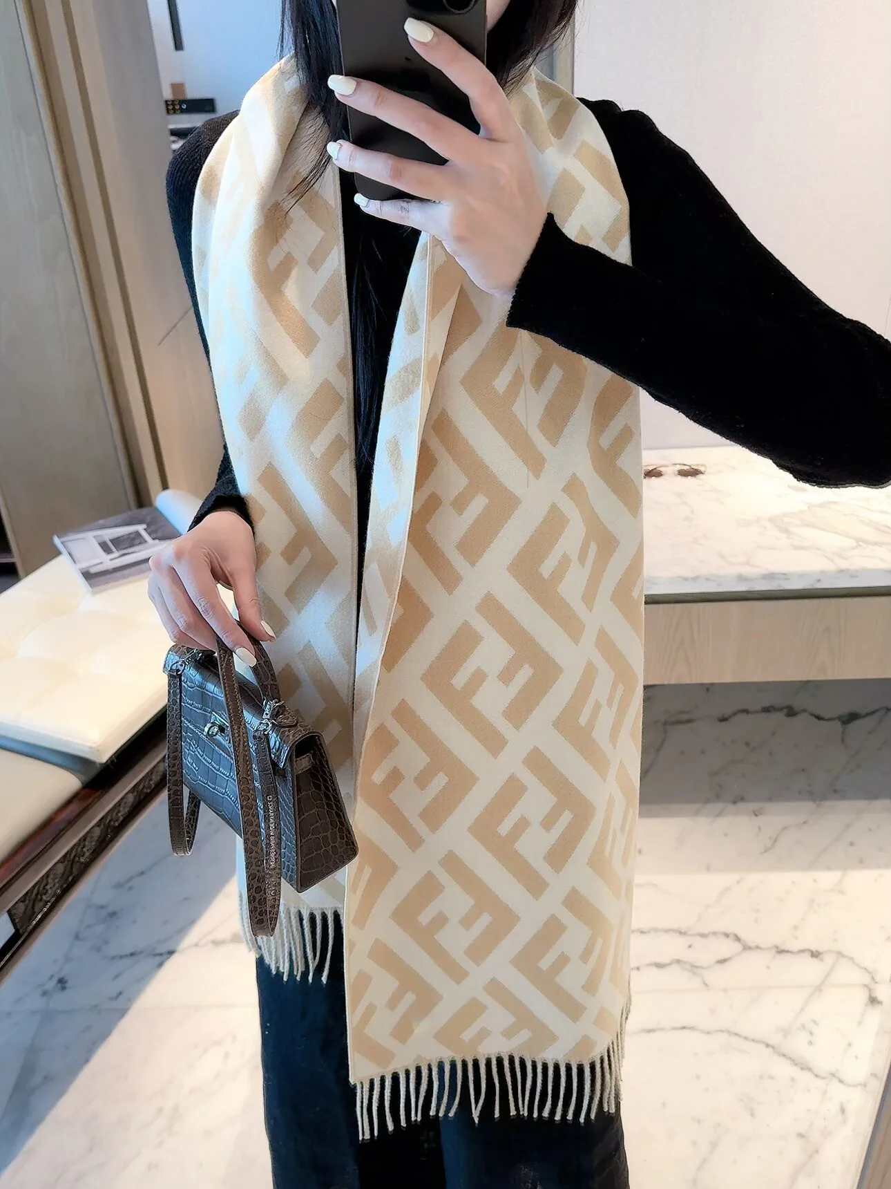 Шарфы Fendi 18322574