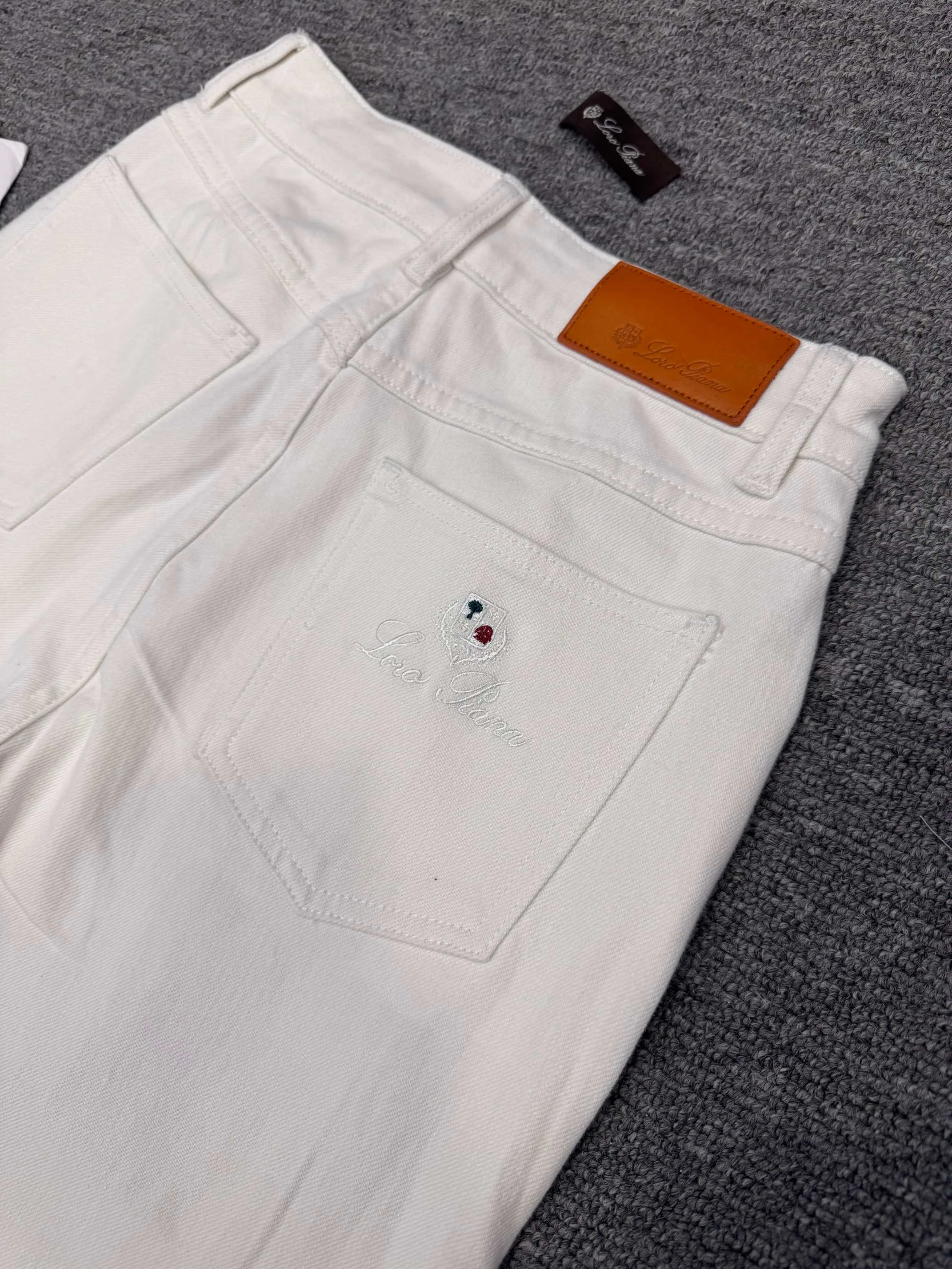 Джинсы Женские Loro Piana 13157871