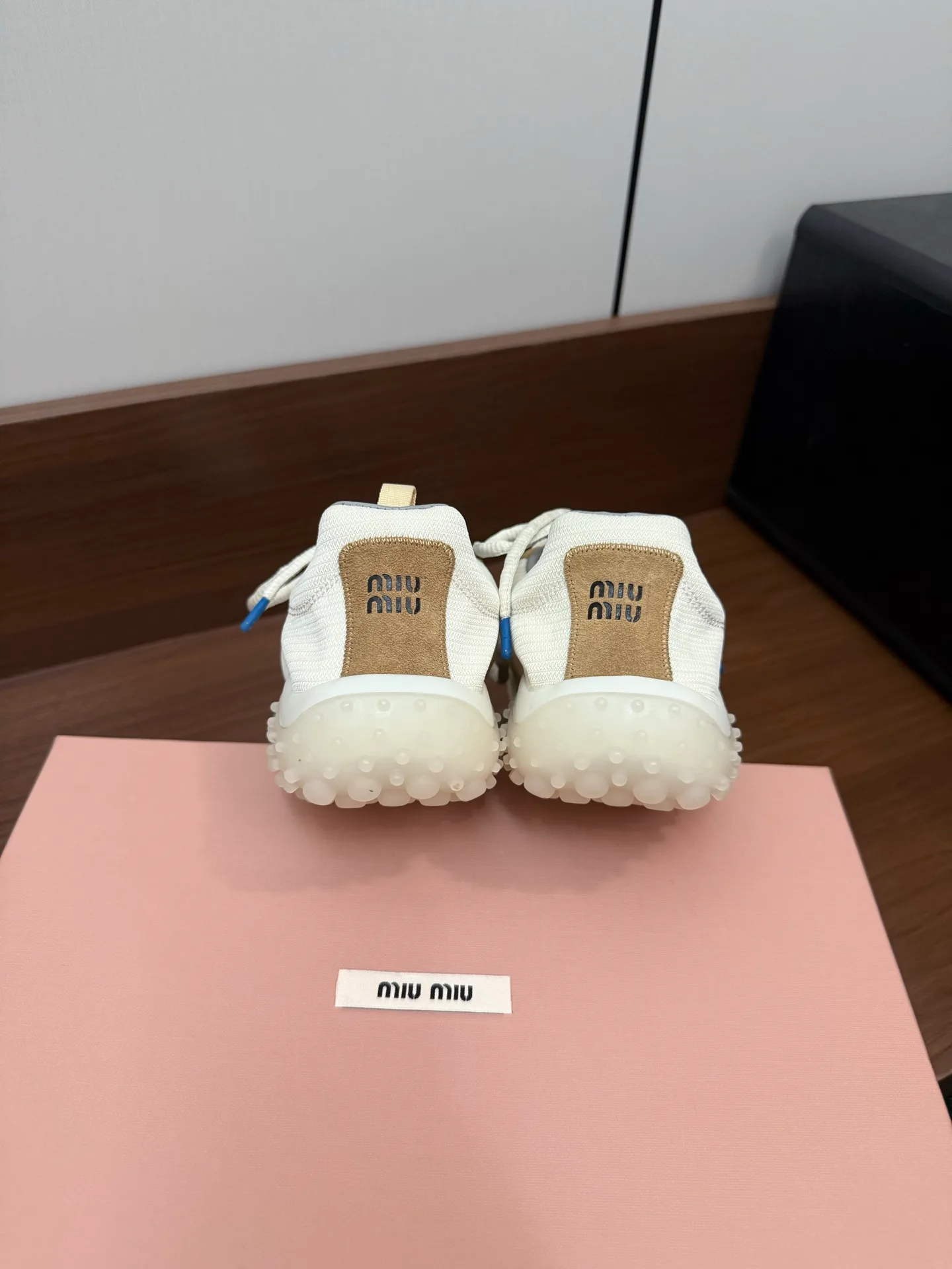 Кроссовки Женские Miu Miu 18042052