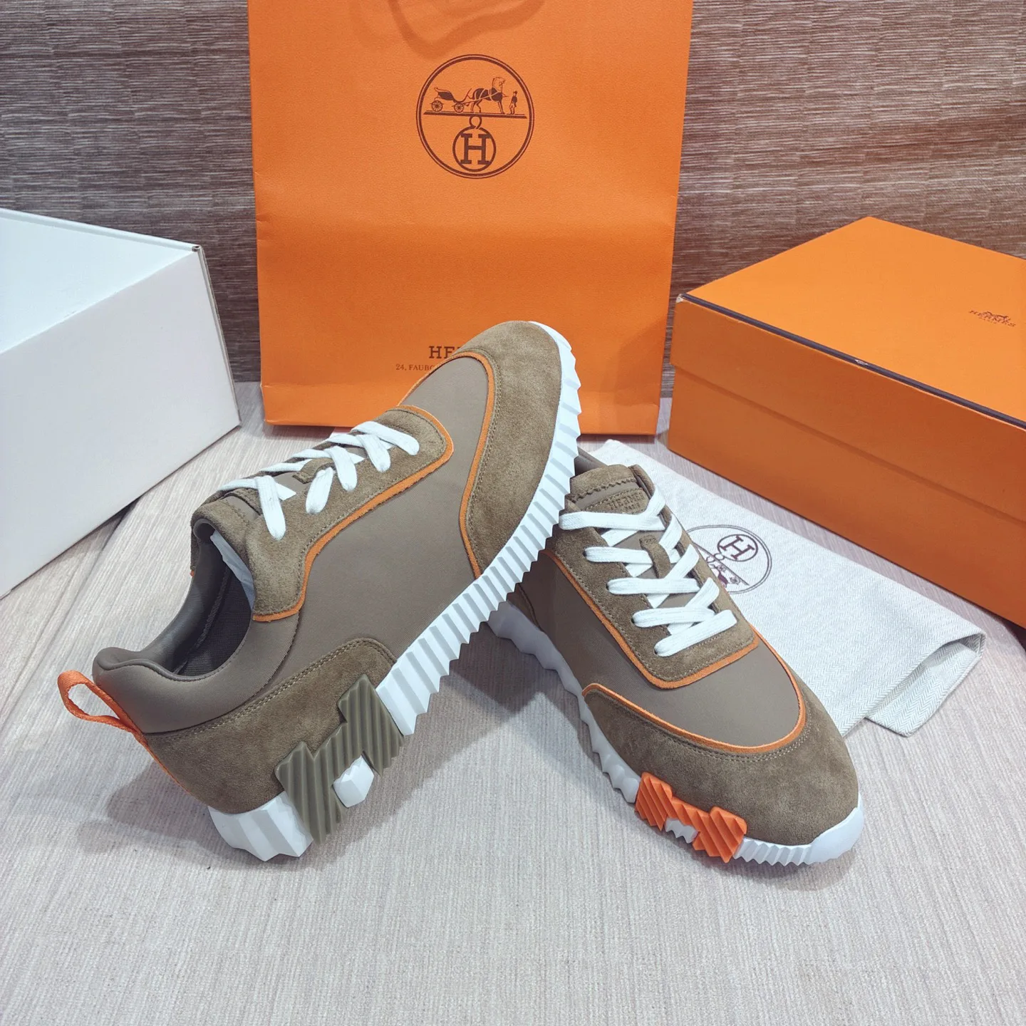 Кроссовки Женские Hermes 17977062