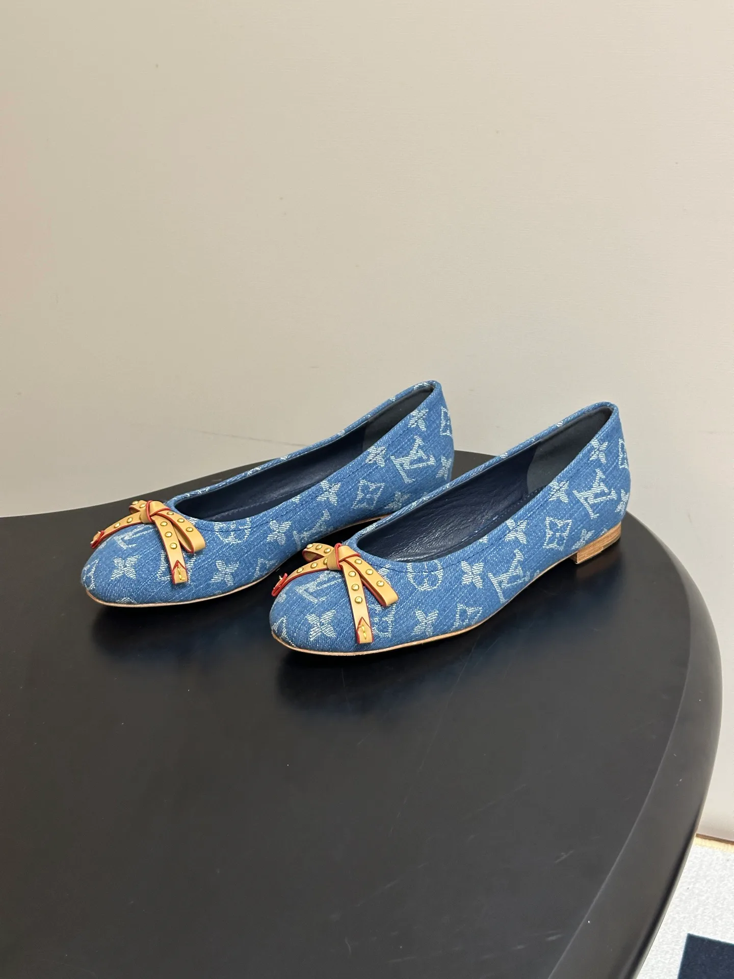 Балетки Женские Louis Vuitton 18049411
