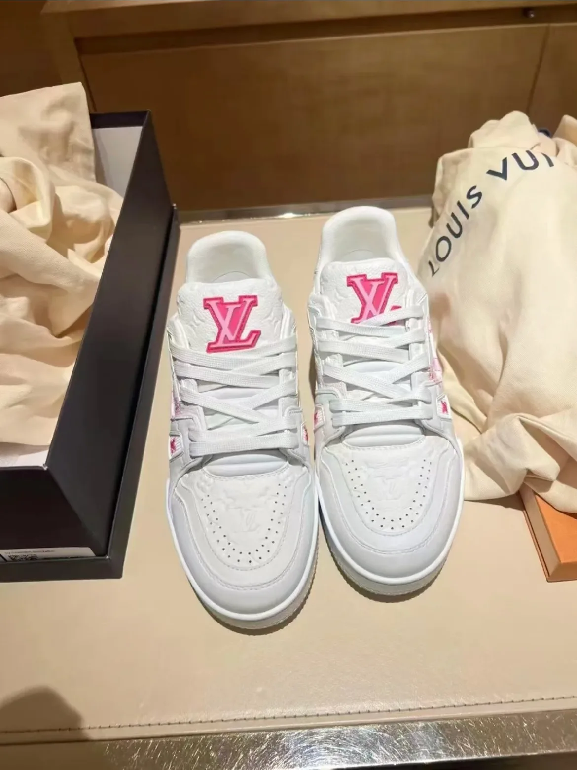 Кроссовки Женские Louis Vuitton 33397