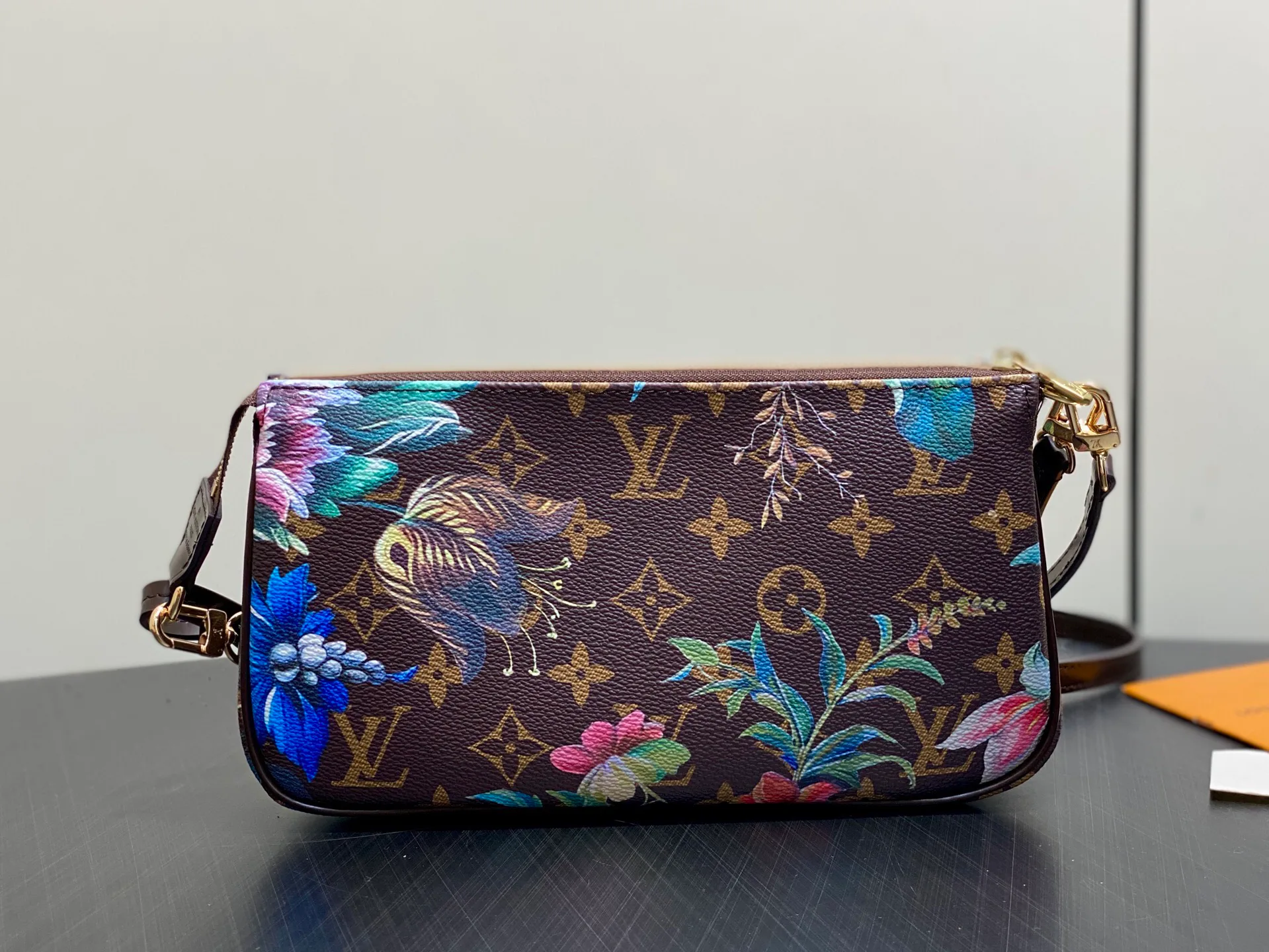 Клатчи Женские Louis Vuitton 13333538