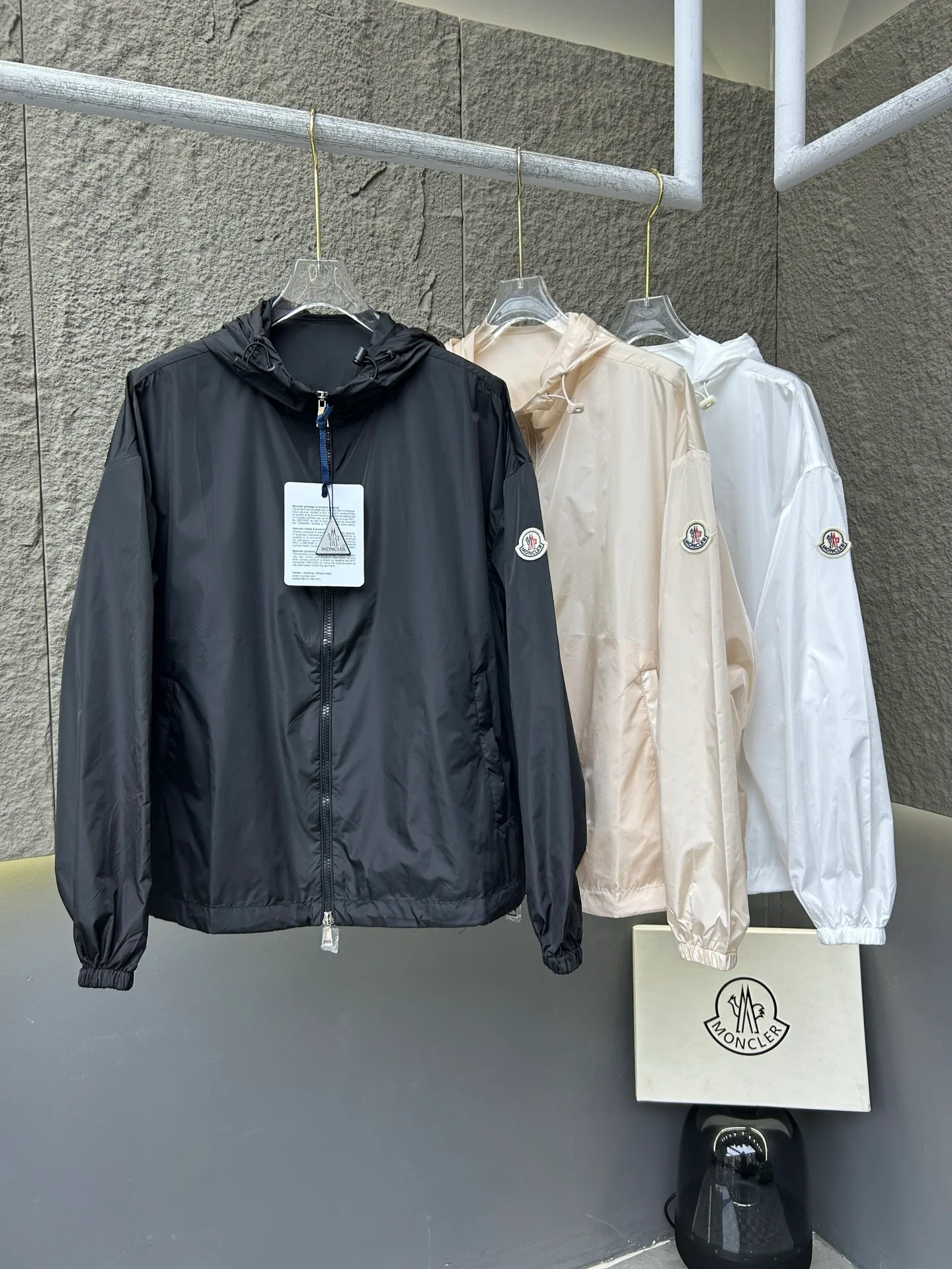Куртки И Пуховики Женские Moncler 11666924