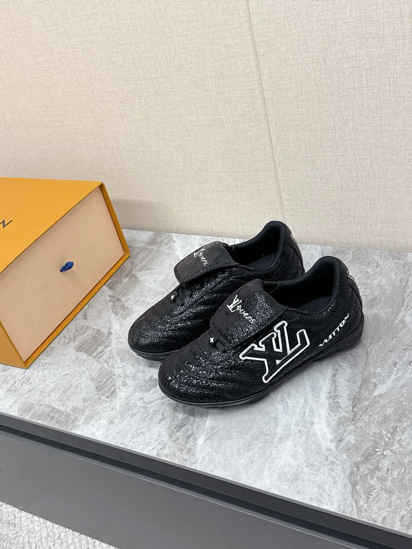 Кроссовки Женские Louis Vuitton 4507768