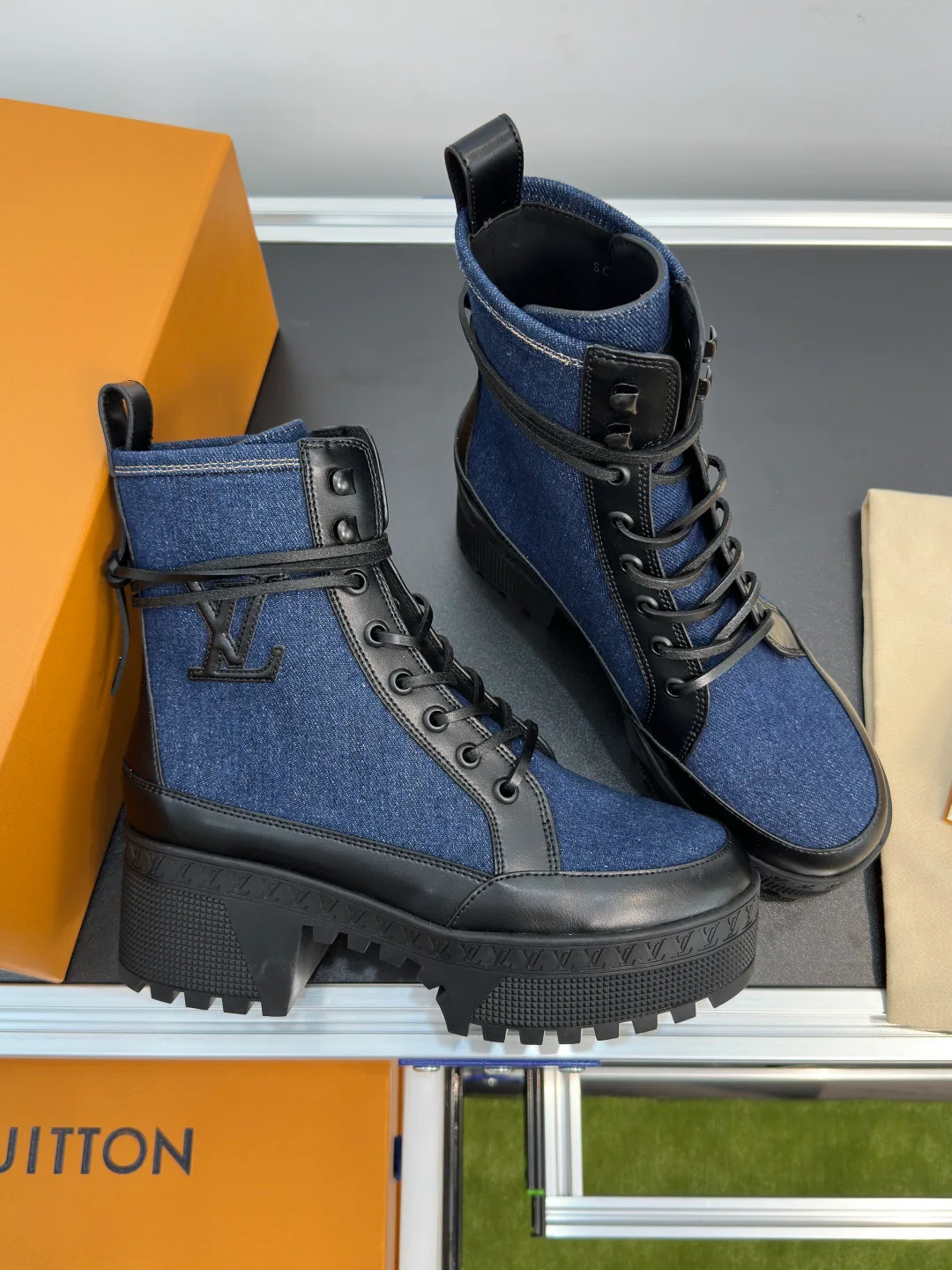 Ботинки Женские Louis Vuitton 18741673