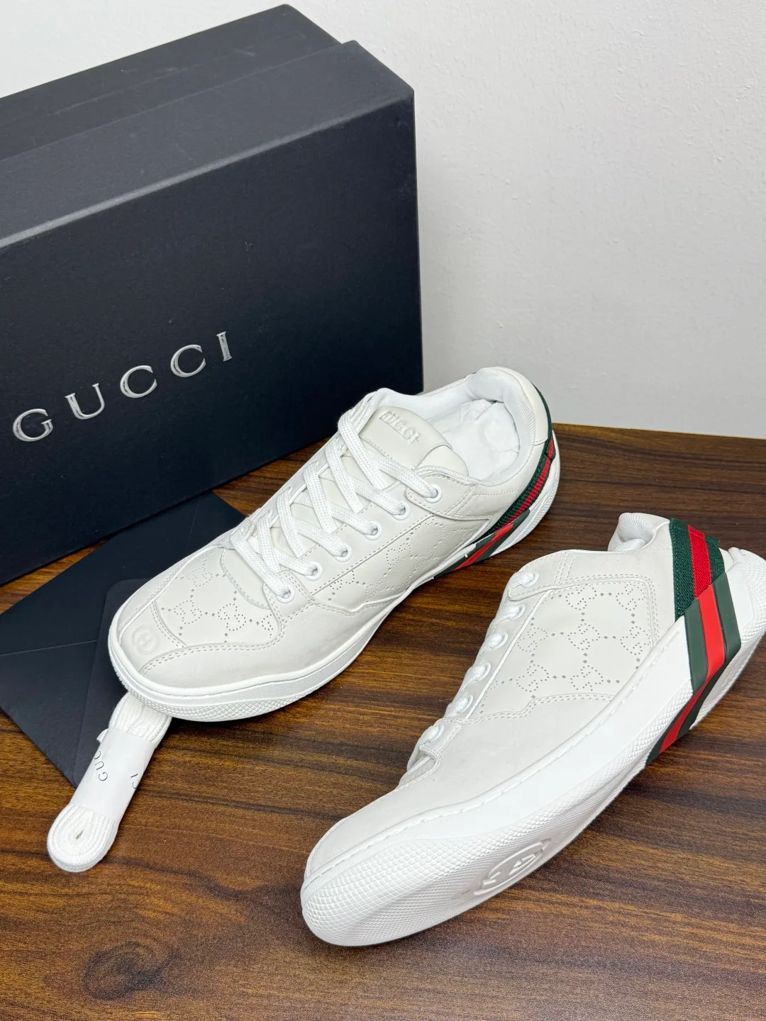 Кроссовки Женские Gucci 18943071