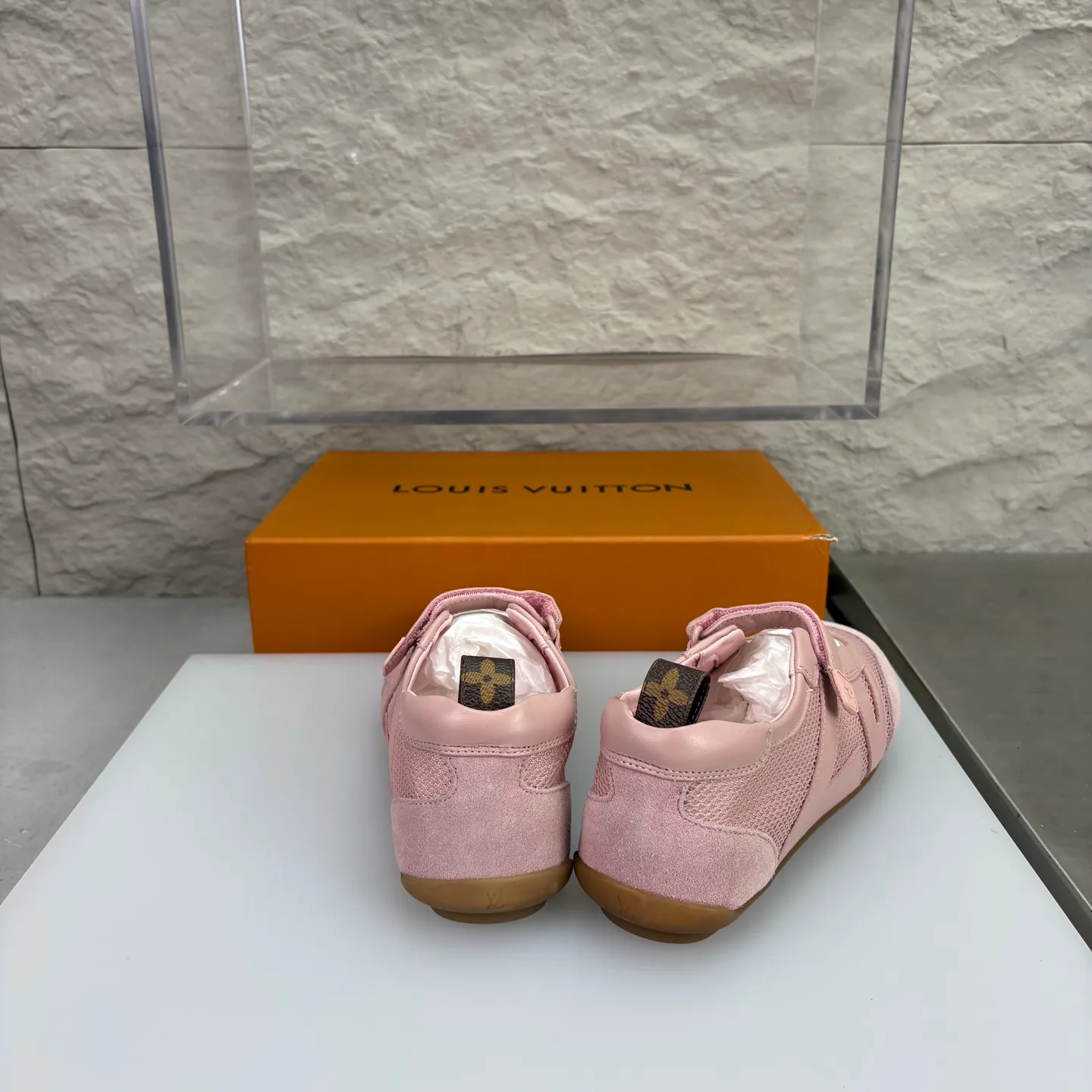 Кроссовки Женские Louis Vuitton 18656663