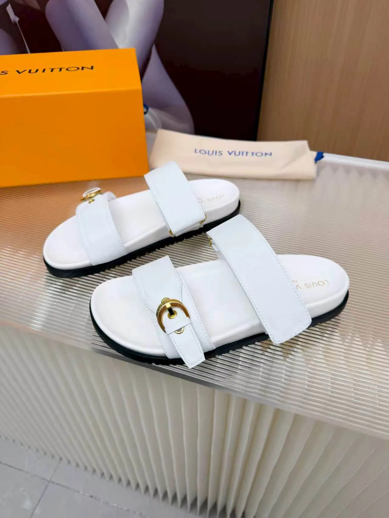 Шлепанцы Женские Louis Vuitton 11633026